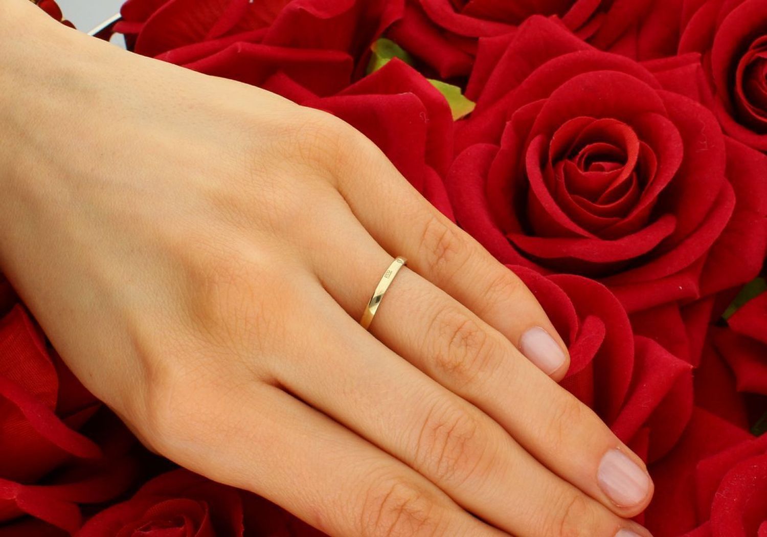 Złoty pierścionek duża cyrkonia DIA-PRS-5131-333.  Złoty pierścionek w klasycznej odsłonie świetnie się sprawdzi na prezent z okazji urodzin, imienin czy rocznicy ślubu.1.jpg