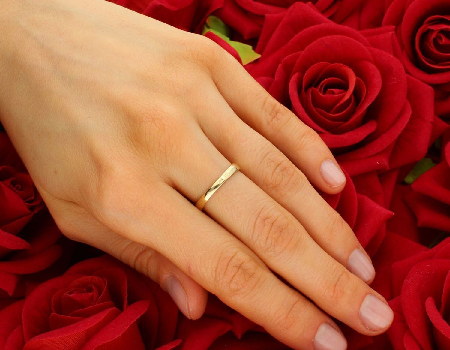 Złoty pierścionek 'Błyszczący romb' DIA-PRS-5132-375.  Złoty pierścionek w nietypowej odsłonie świetnie się sprawdzi na prezent z okazji urodzin, imienin 1.jpg