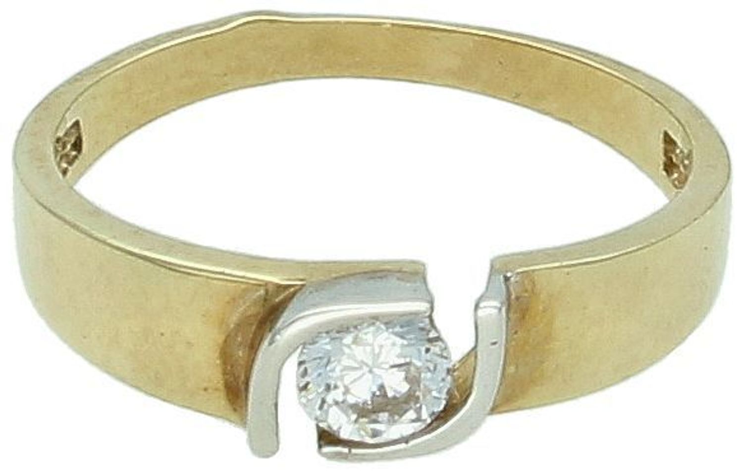 Złoty pierścionek 'Cyrkonia otoczona białym złotem' DIA-PRS-5134-333. Przepiękny pierścionek z białego i żółtego złota, który został ozdobiony błyszczącą cyrkonią.  1.jpg