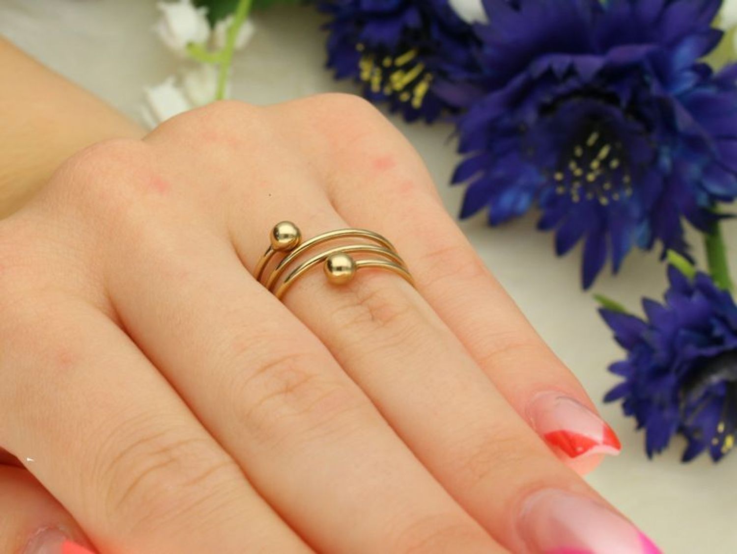 Złoty pierścionek spirala z kulkami 8K – elegancka biżuteria damska na prezent..jpg