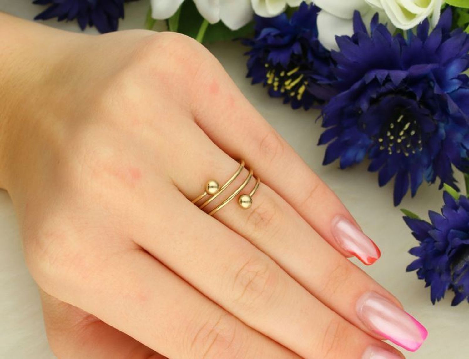 Złoty pierścionek spirala z kulkami 8K – elegancka biżuteria damska na prezent..jpg