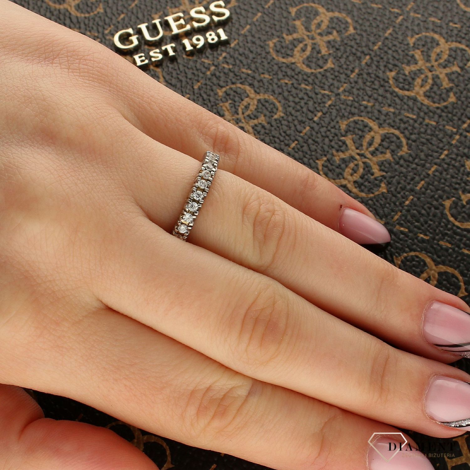 Złoty pierścionek 'Rząd cyrkonii' (2).jpg