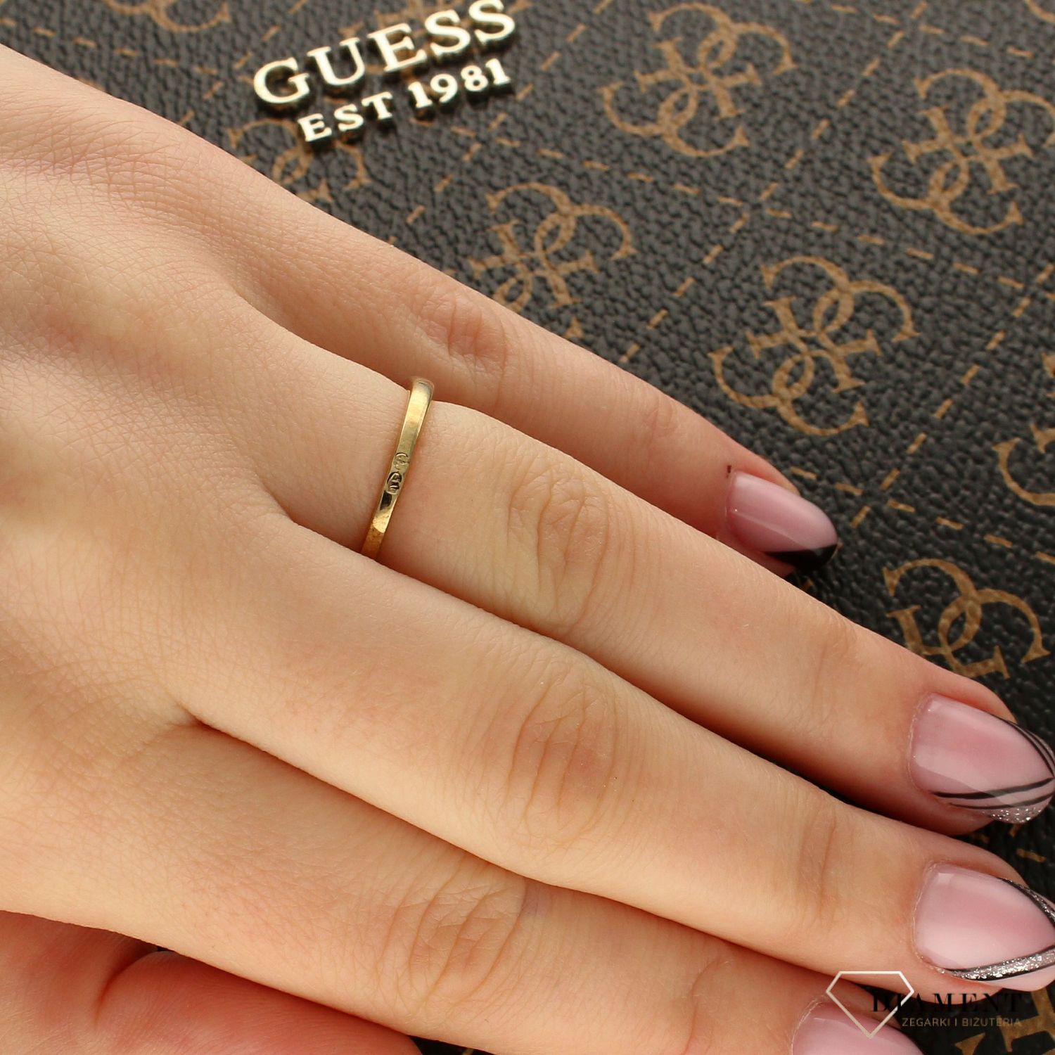 Złoty pierścionek 'Rząd cyrkonii' (2).jpg