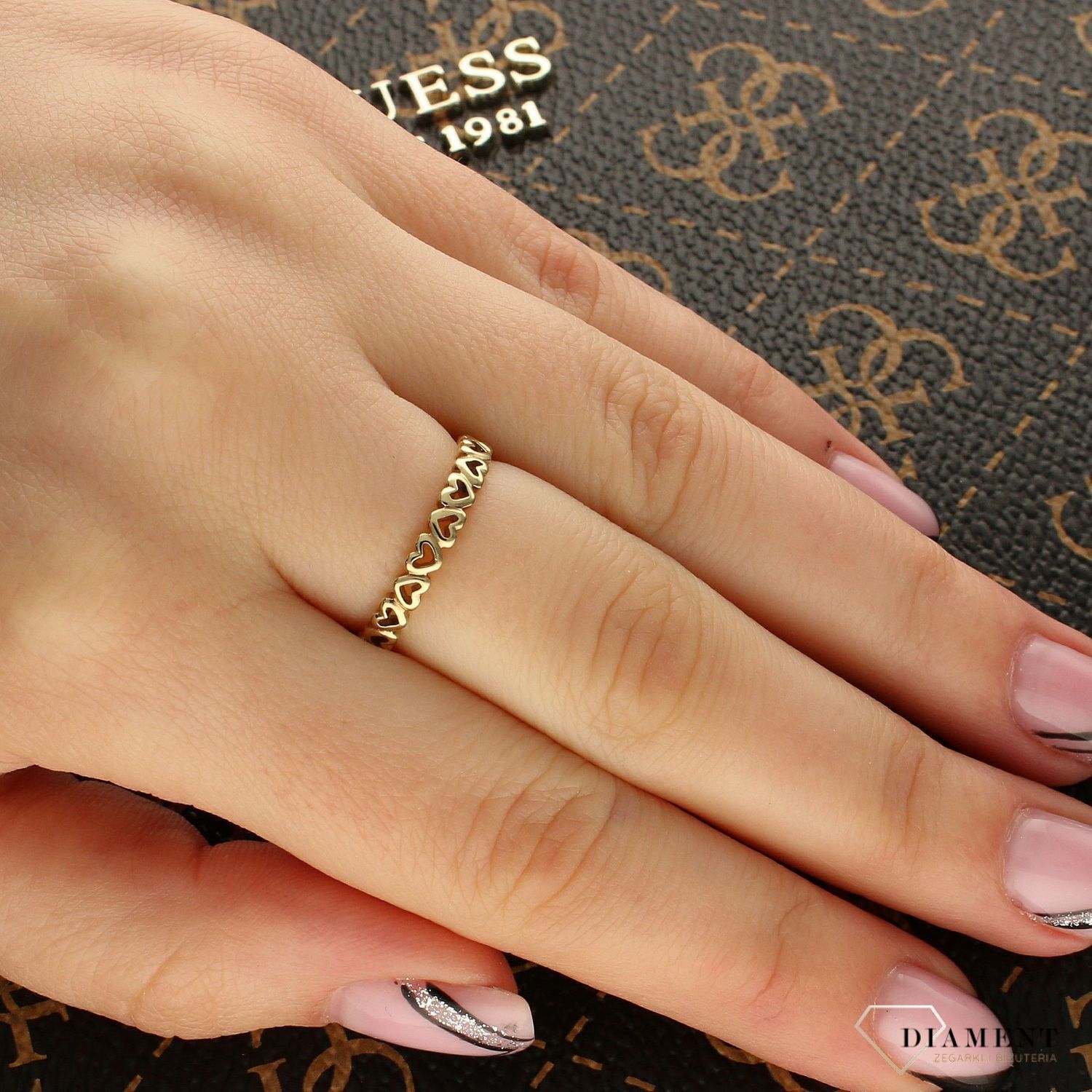 Złoty pierścionek obrączka z serc DIA-PRS-5145-333.jpg