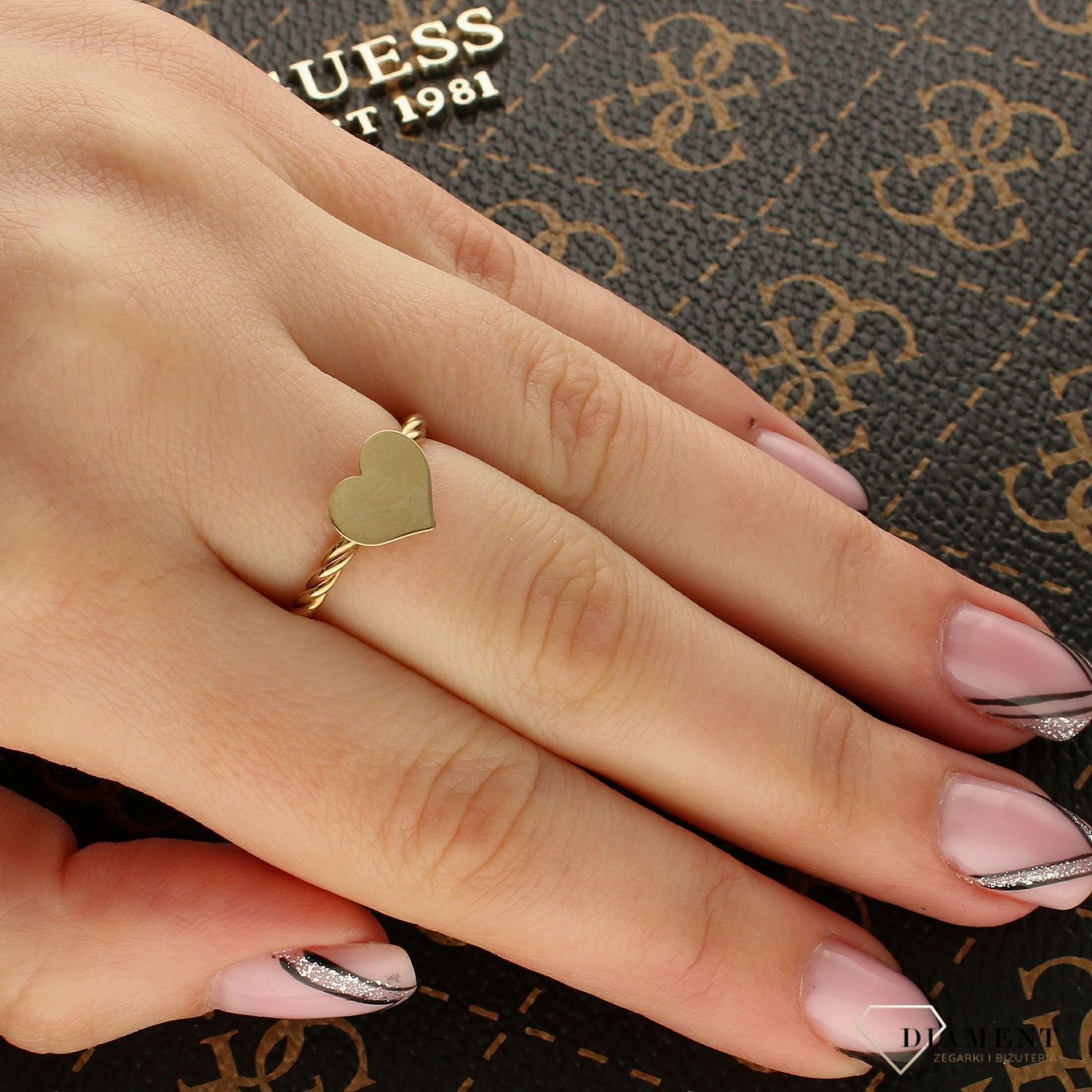 Złoty pierścionek z sercem DIA-PRS-5146-333 (1).jpg