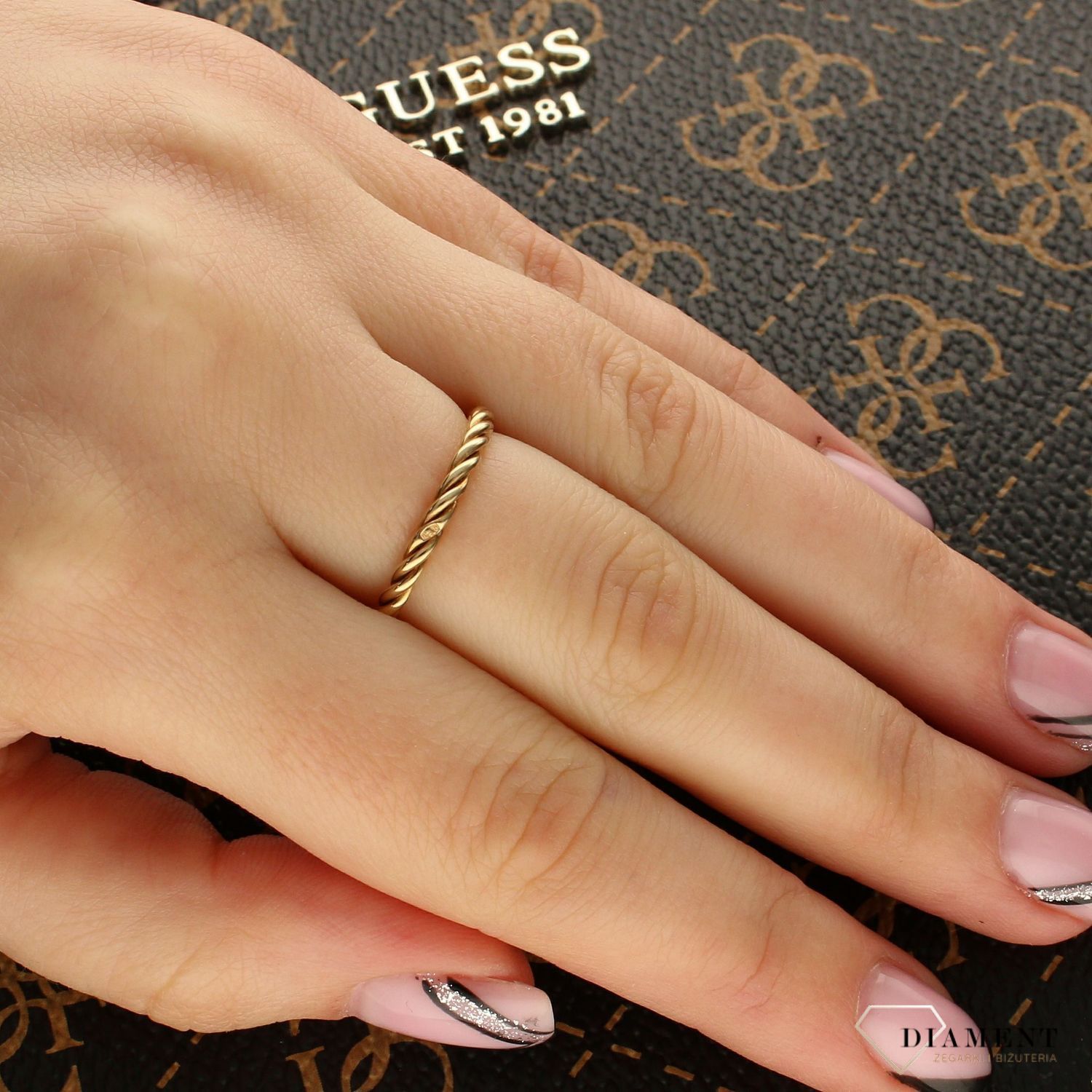 Złoty pierścionek z sercem DIA-PRS-5146-333 (1).jpg