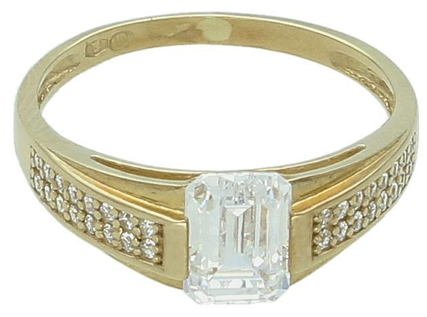 Złoty pierścionek z prostokątną cyrkonią DIA-PRS-5162-333. Złoty pierścionek o nowoczesnej odsłonie świetnie się sprawdzi na prezent z okazji urodzin, imienin czy rocznicy ślubu.1.jpg