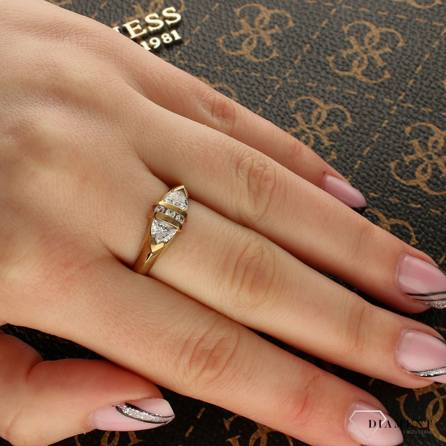 Złoty pierścionek ' Owalna cyrkonia' DIA-PRS-5188-333.jpg