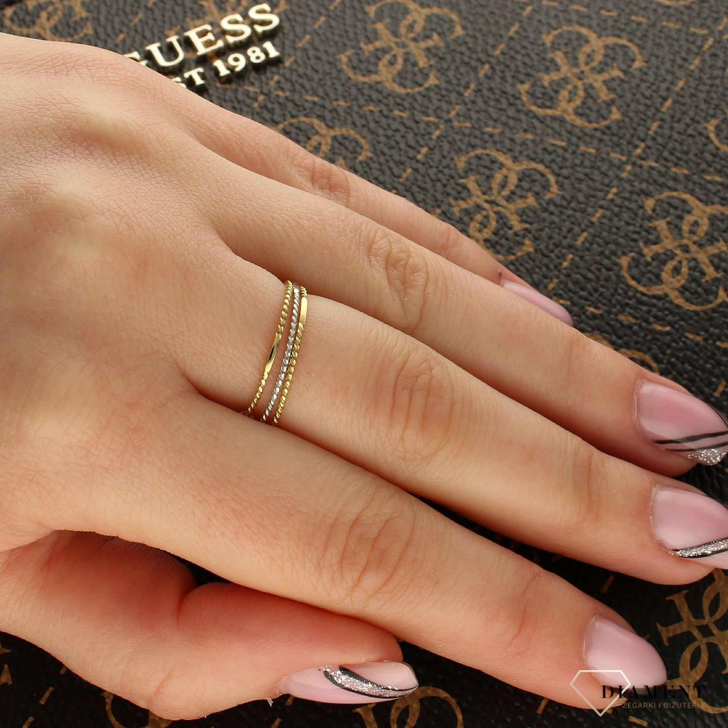 Zestaw trzech złotych pierścionków 'Koniczyna z serc' DIA-PRS-5192-333 (1).jpg