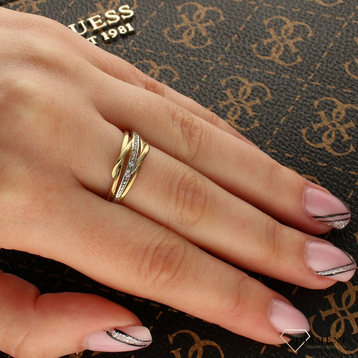 Złoty pierścionek z cyrkoniami DIA-PRS-5205-333.jpg