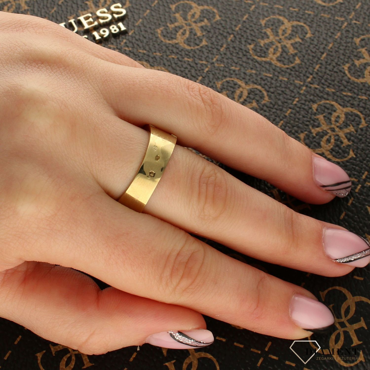 Złoty pierścionek szeroka obrączka droga grecka Au.jpg