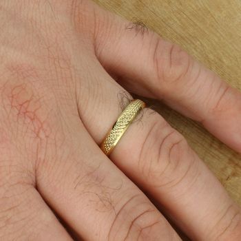 Złoty pierścionek obrączka w ozdobne żłobienia - DIA-PRS-5207-333 prs.jpg