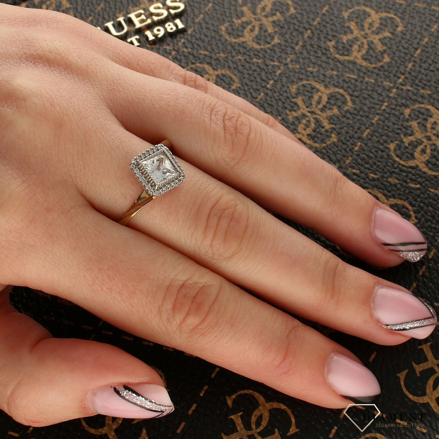 Złoty pierścionek zaręczynowy „Wyjątkowy moment” – rozmiar 23, złoto 333.jpg