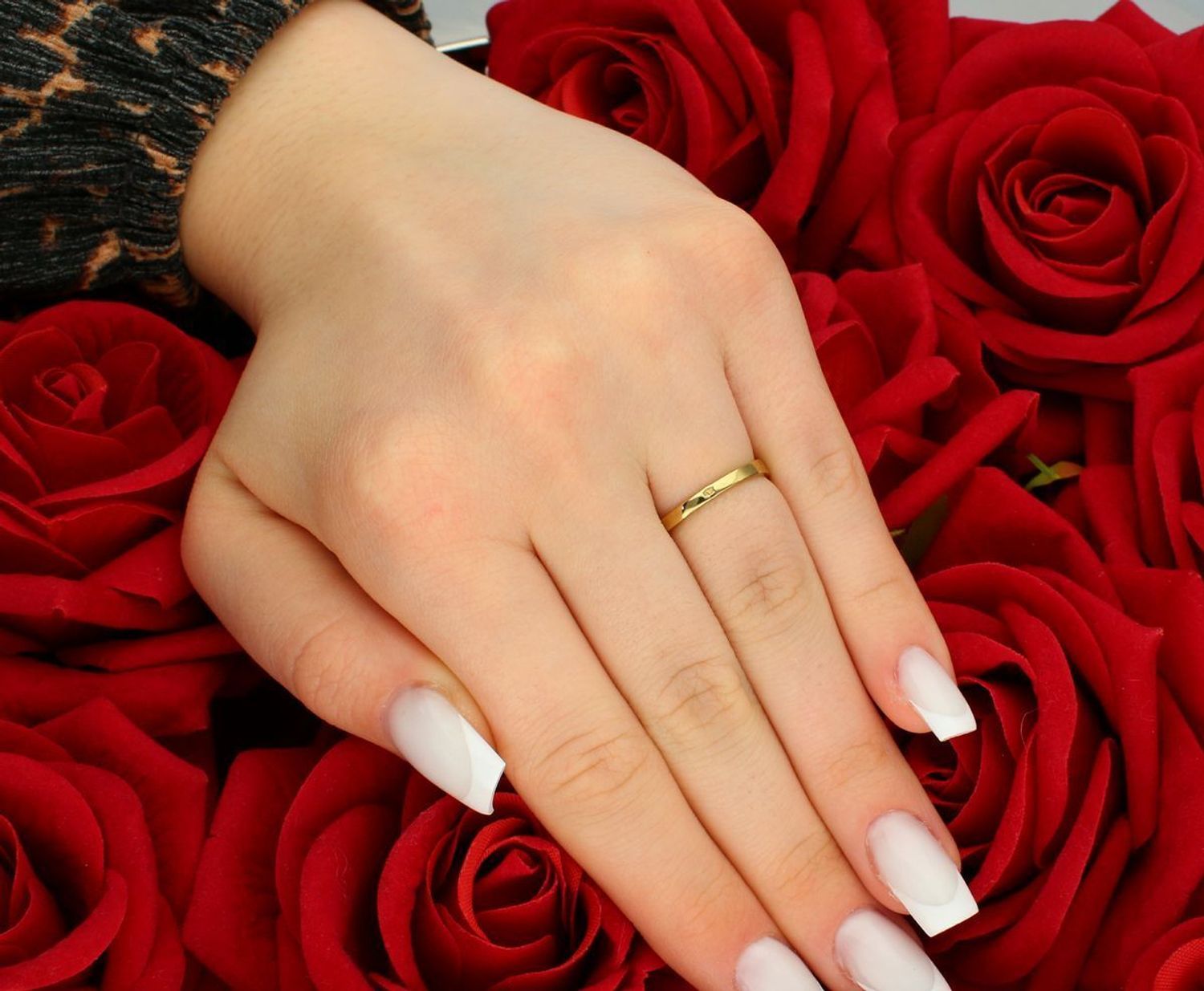 Złoty pierścionek nowoczesny z cyrkonią próba 333 rozmiar 11, DIA-PRS-5214-333. Stylowy pierścionek wykonany z żółtego złota o próbie 333, zaprojektowany w nowoczesnym stylu z 1.jpg