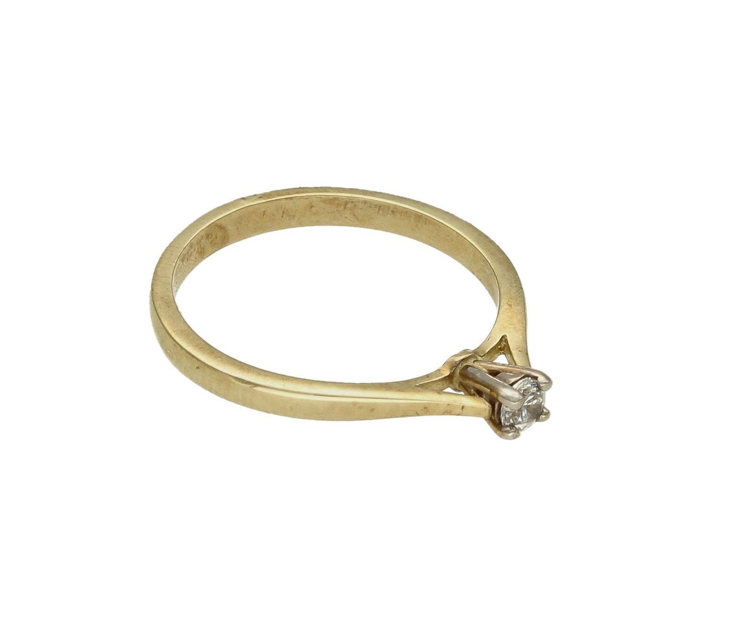 Złoty pierścionek 333 z cyrkonią zaręczynowy DIA-PRS-5220-333.  Pierścionek został wykonany z najwyższej jakości złota próby 333. Waga pierścionka wynosi około 1,55 gram. Pierścionek został ozdobiony wystającą cyrkonia. Pierśc (1).jpg