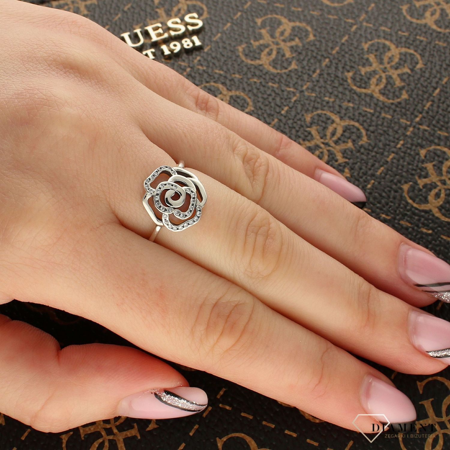 Srebrny pierścionek Róża DIA-PRS-5466-925 (1).jpg