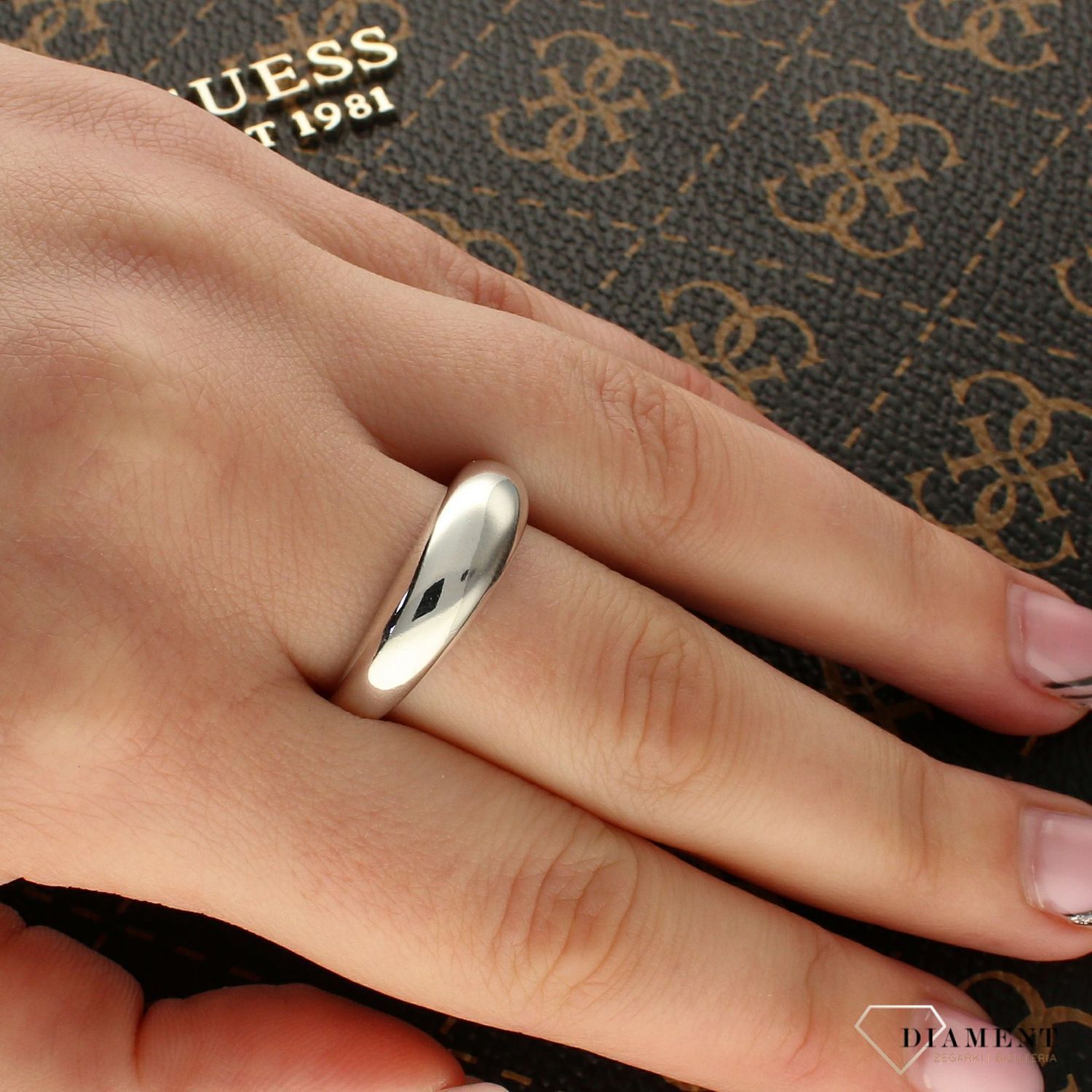 Srebrny pierścionek klasyczny DIA-PRS-5472-925 (1).jpg