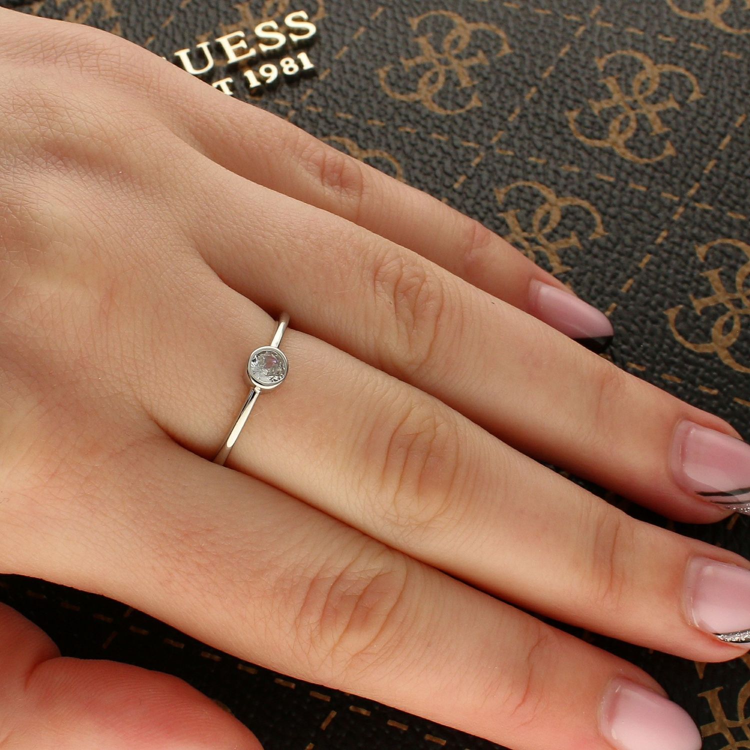 Pierścionek srebrny z białym oczkiem Dall'Acqua DIA-PRS-5480-925 (2).jpg