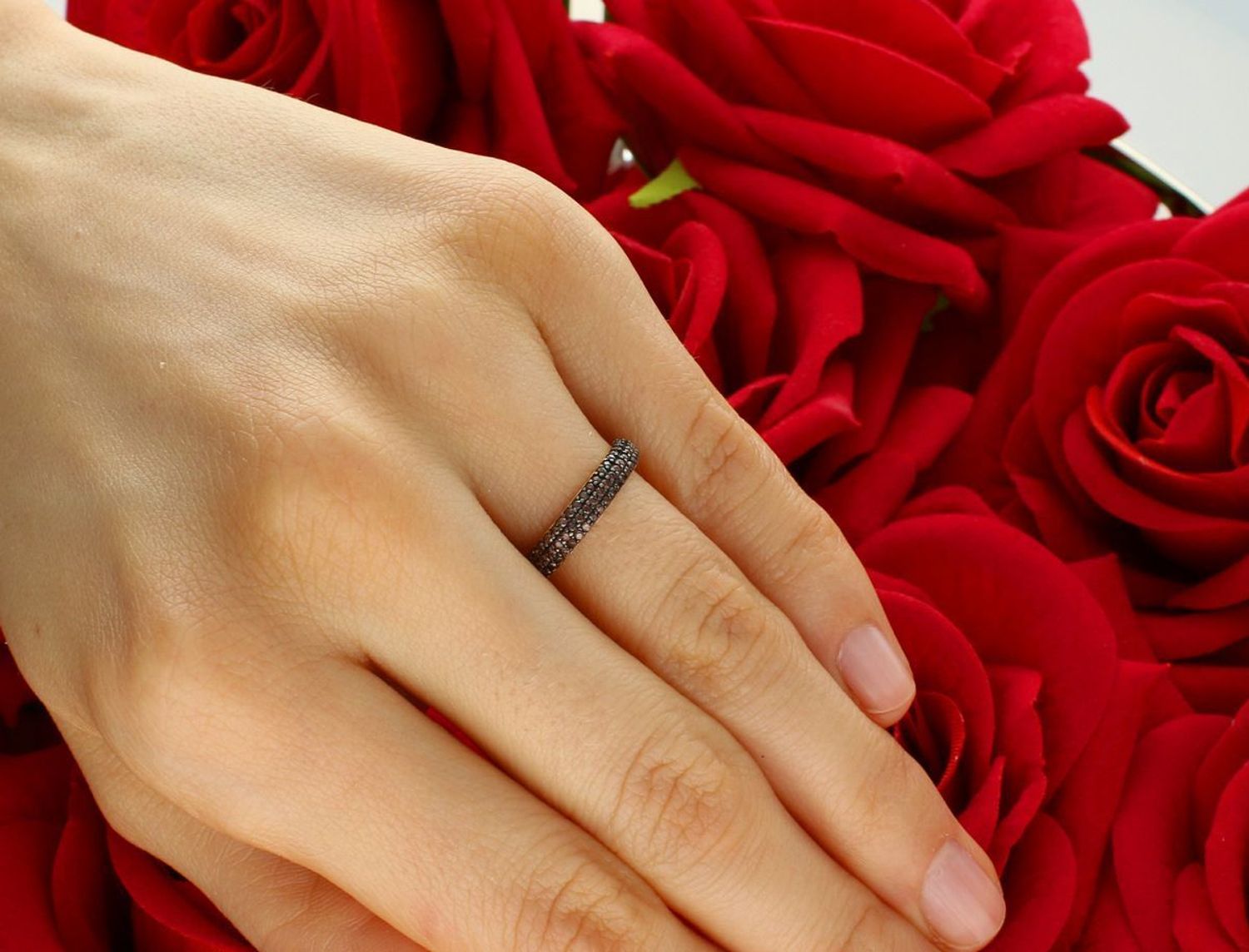 Pierścionek złoty z cyrkoniami próba 585, rozmiar 9  DIA-PRS-5793-585 Ten złoty pierścionek damski wykonany ze szlachetnego kruszcu próby 585 to doskonałe połączenie klasyki z nowoczesnym 1.jpg