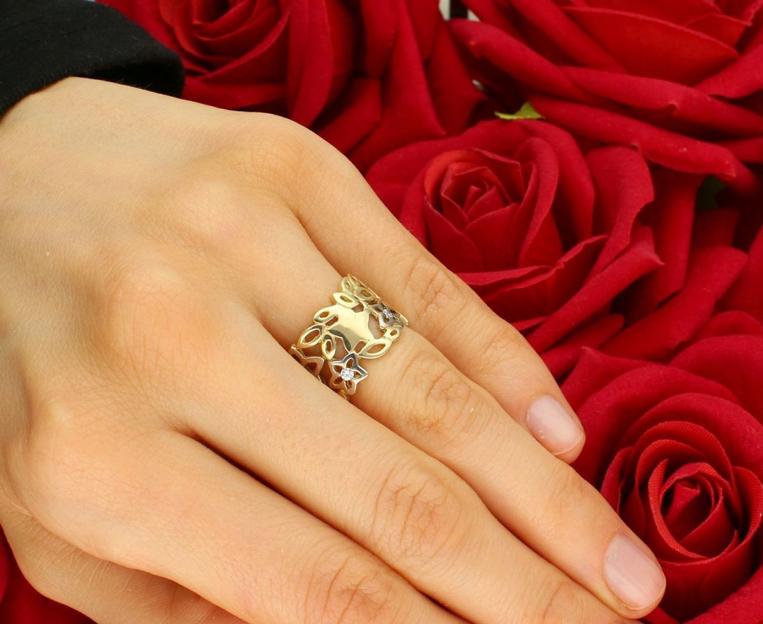 Pierścionek obrączka ażurowa kwiatki z cyrkonią i białym złotem próba 585 rozmiar 9, DIA-PRS-5796-585 Ten złoty pierścionek obrączka to 1.jpg