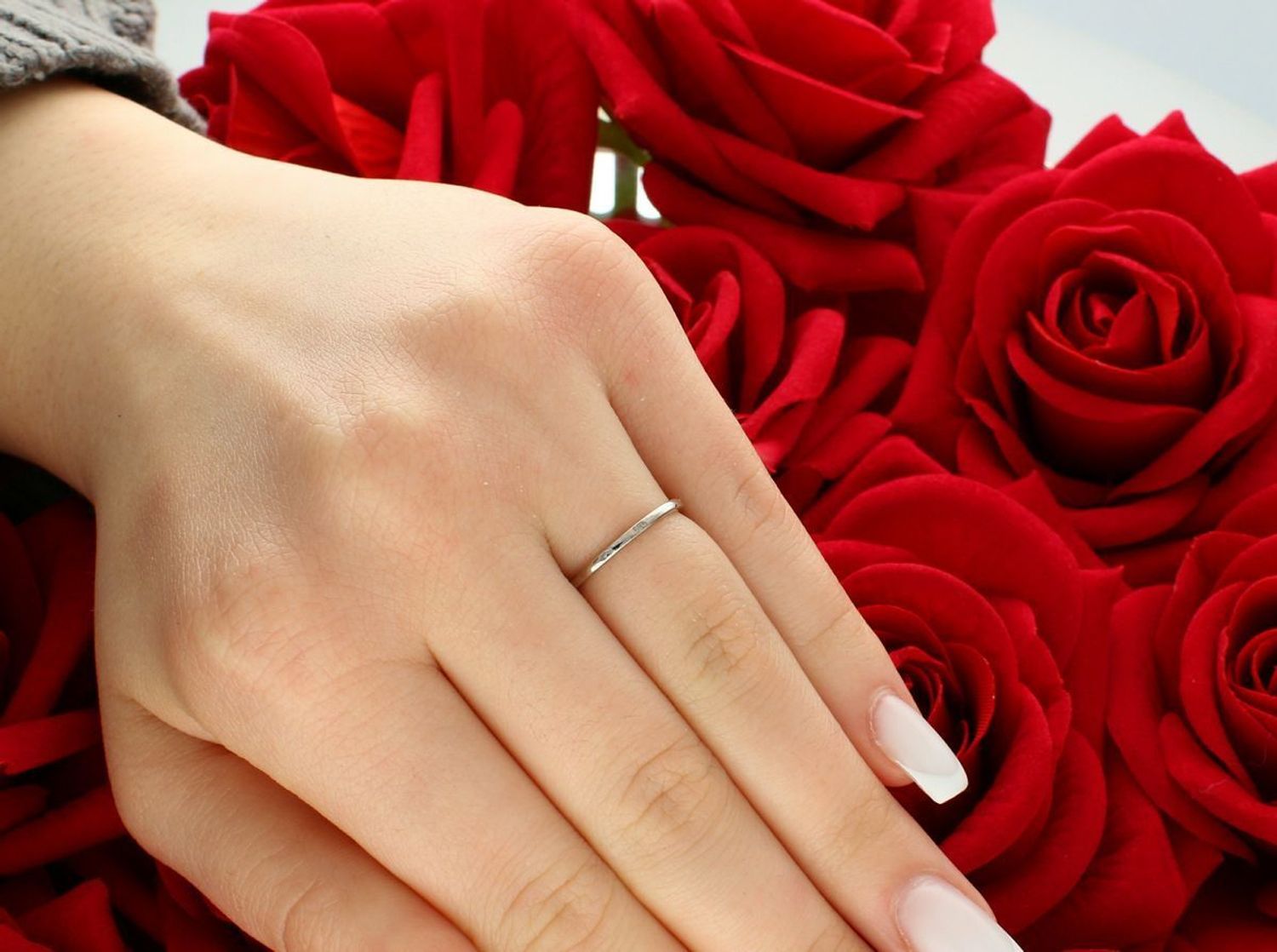 Pierścionek damski białe złoto próba 585, rozmiar 10 koszyczek w cyrkonie DIA-PRS-5802-585 Delikatny i pełen klasy pierścionek damski wykonany z białego złota próby 585 1.jpg