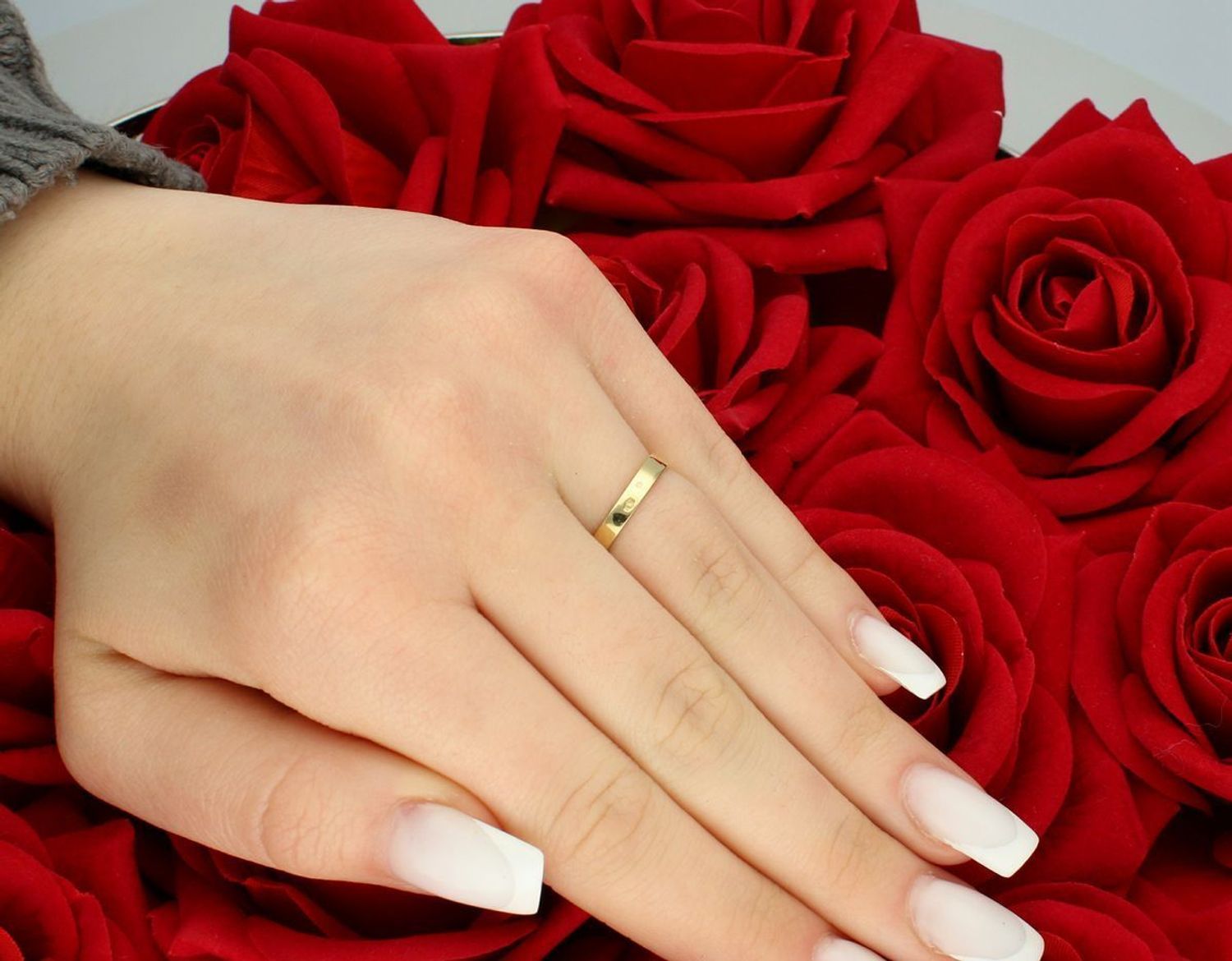 Pierścionek złoty z czarną i białymi cyrkoniami próba 585, rozmiar 10 DIA-PRS-5804-585 Stylowy i wyrazisty pierścionek ze złota próby 585, który zachwyca połączeniem klasyki z nowoczesnym 1.jpg