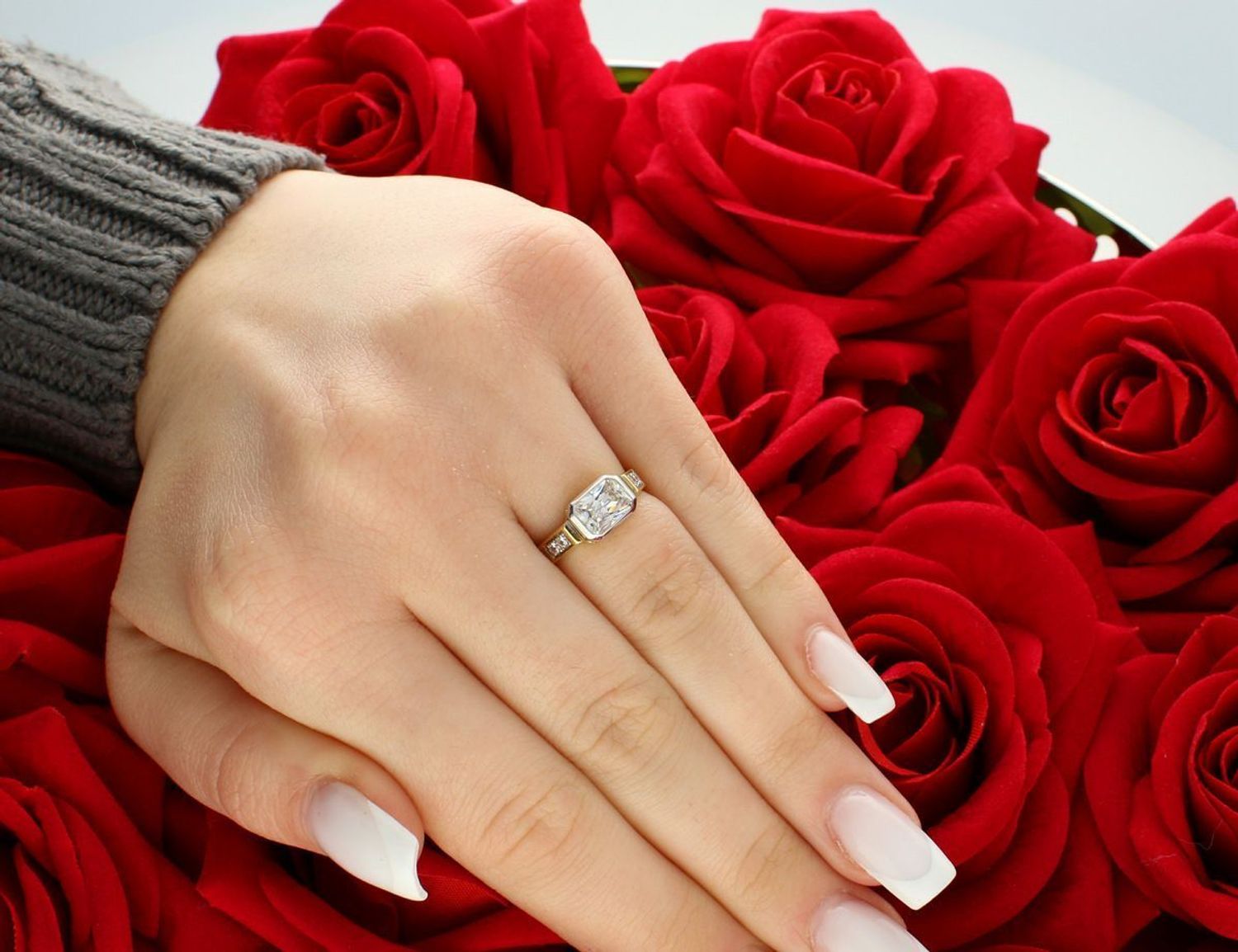 Pierścionek damski złoty próba 585 z prostokątną cyrkonią rozm 10 DIA-PRS-5810-585 Stylowy i przyciągający wzrok pierścionek damski ze złota próby 585, którego centralnym punktem jest 1.jpg