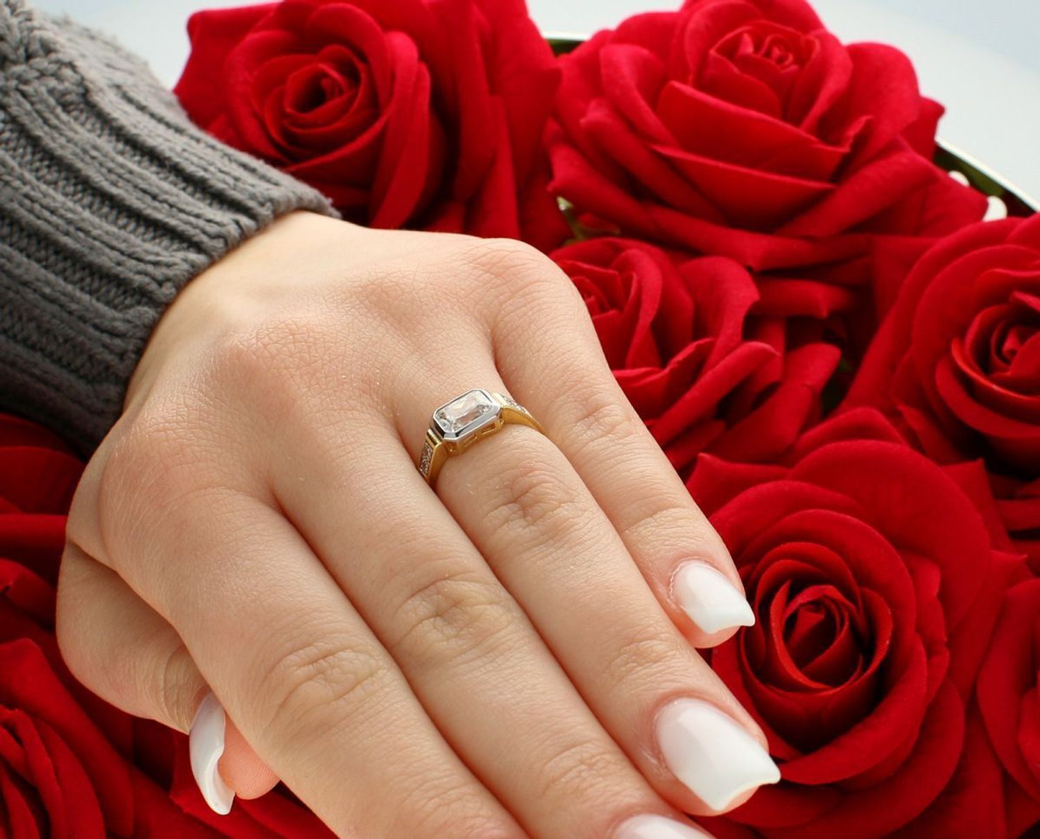 Pierścionek damski złoty próba 585 z prostokątną cyrkonią rozm 10 DIA-PRS-5810-585 Stylowy i przyciągający wzrok pierścionek damski ze złota próby 585, którego centralnym punktem jest 1.jpg