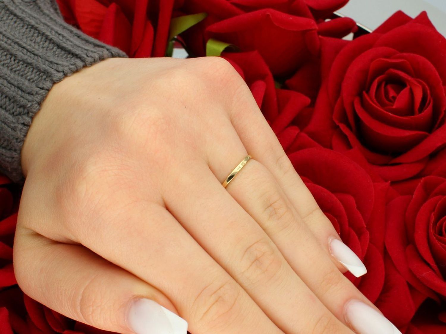 Pierścionek damski złoty pleciony z elementem w cyrkonie próba 585, rozmiar 10 DIA-PRS-5813-585 Ten wyjątkowy pierścionek to połączenie klasycznej elegancji i nowoczesnej formy.1.jpg