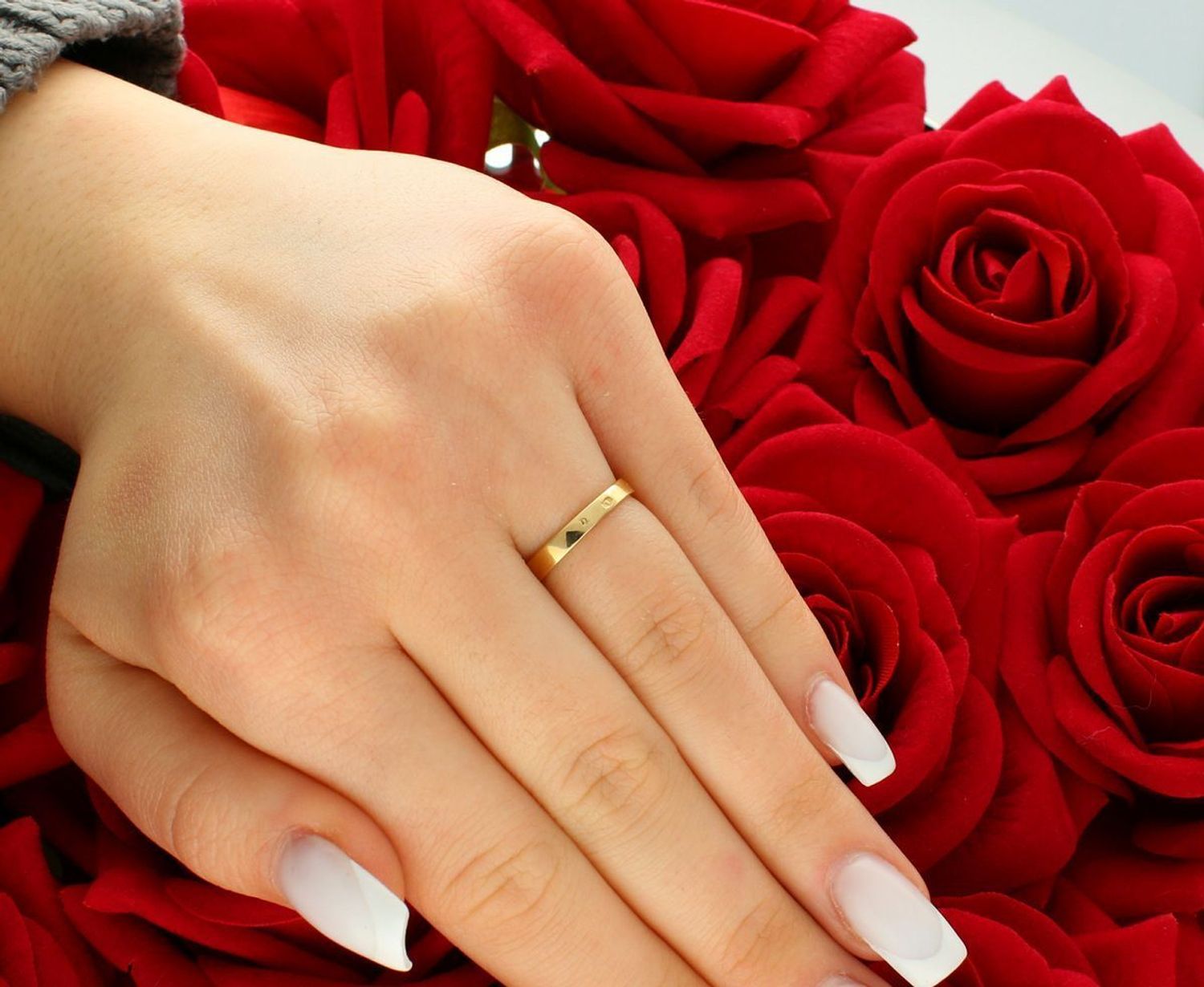 Pierścionek damski złoty z cyrkoniami rozmiar 10, próba 585 DIA-PRS-5814-585 Wyjątkowy pierścionek damski wykonany ze złota próby 585 to idealne połączenie elegancji i subtelnego blasku.1.jpg