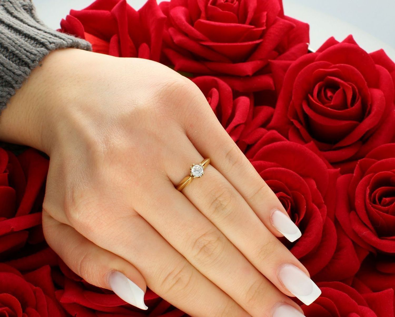 Pierścionek damski złoty z dużą cyrkonią próba 585, DIA-PRS-5815-585 rozmiar 10 Elegancki i ponadczasowy pierścionek damski wykonany z wysokiej jakości złota próby 585, 1.jpg