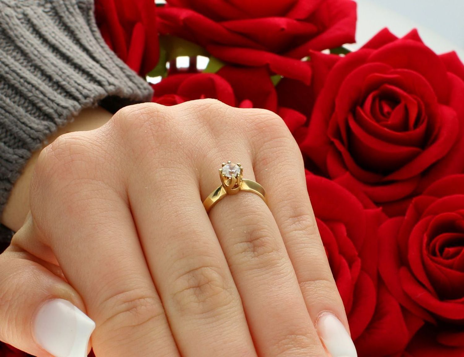 Pierścionek damski złoty z dużą cyrkonią próba 585, DIA-PRS-5815-585 rozmiar 10 Elegancki i ponadczasowy pierścionek damski wykonany z wysokiej jakości złota próby 585, 1.jpg