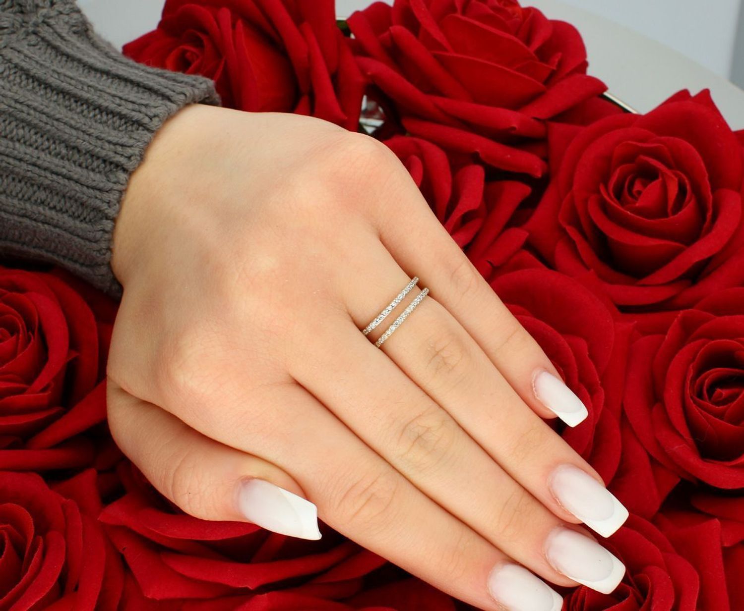 Pierścionek damski złoty próba 585 rozmiar 10, dwa pasy cyrkonii DIA-PRS-5827-585 Oferujemy elegancki pierścionek damski wykonany z wysokiej jakości złota próby 585 (14K), który idealnie1.jpg