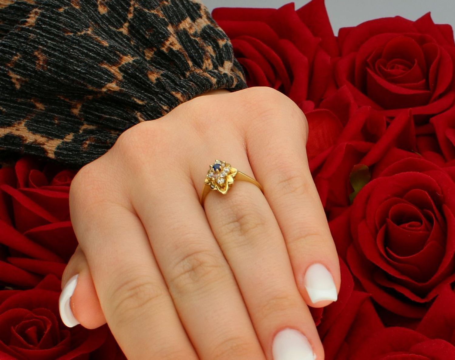 Złoty pierścionek z kolorową cyrkonią próba 585 rozmiar 11, DIA-PRS-5829-585. Delikatny, ale przyciągający wzrok pierścionek z kolorową cyrkonią, który zachwyci każdą miłośniczkę biżuterii. 1.jpg