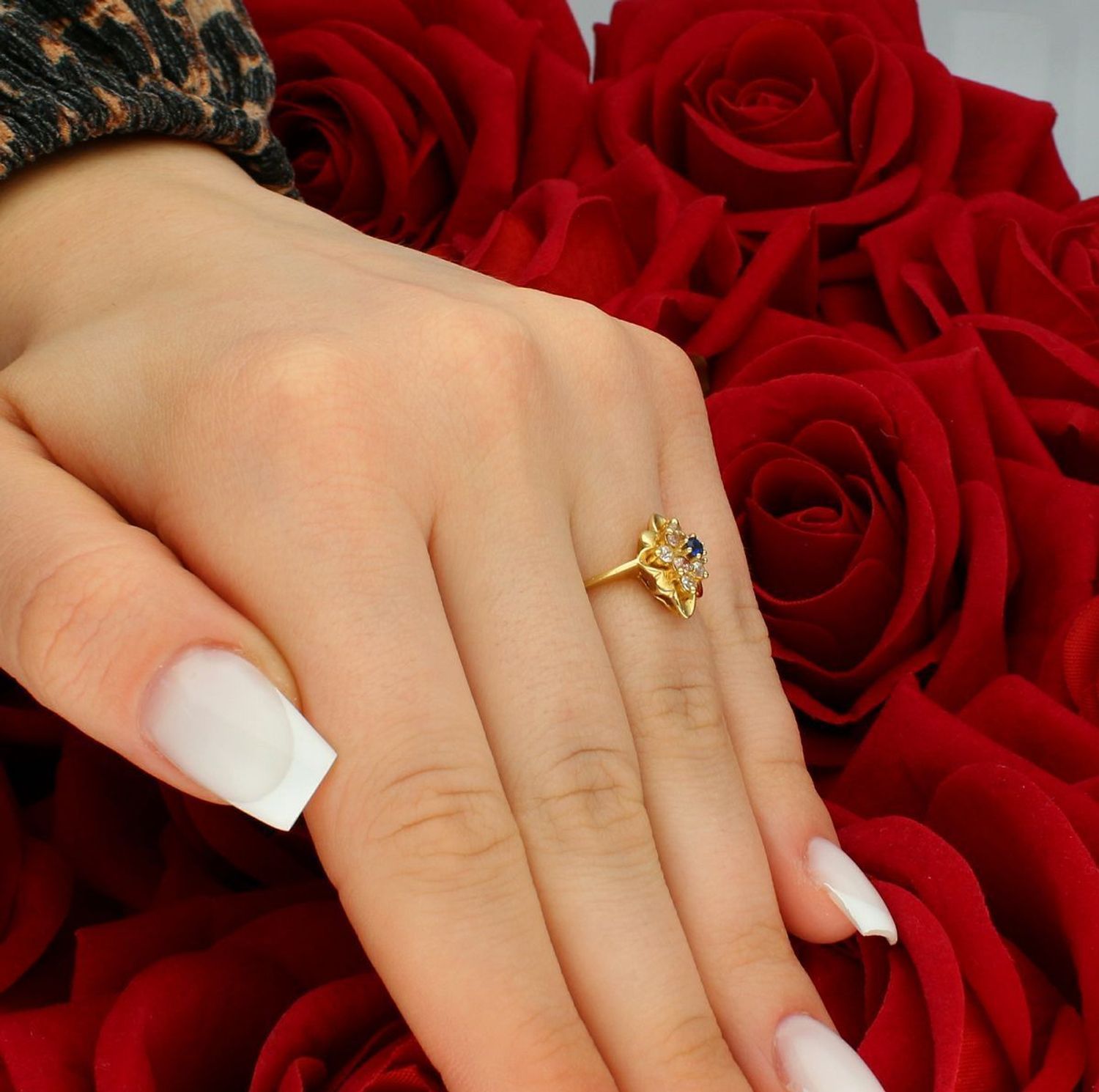 Złoty pierścionek z kolorową cyrkonią próba 585 rozmiar 11, DIA-PRS-5829-585. Delikatny, ale przyciągający wzrok pierścionek z kolorową cyrkonią, który zachwyci każdą miłośniczkę biżuterii. 1.jpg