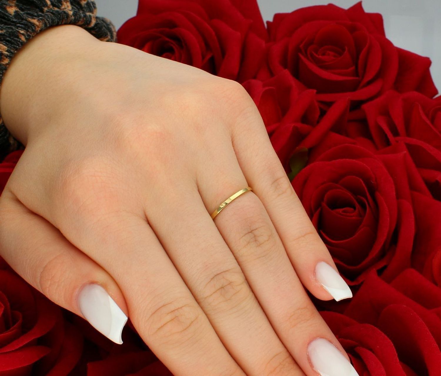 Złoty pierścionek z kolorową cyrkonią próba 585 rozmiar 11, DIA-PRS-5829-585. Delikatny, ale przyciągający wzrok pierścionek z kolorową cyrkonią, który zachwyci każdą miłośniczkę biżuterii. 1.jpg