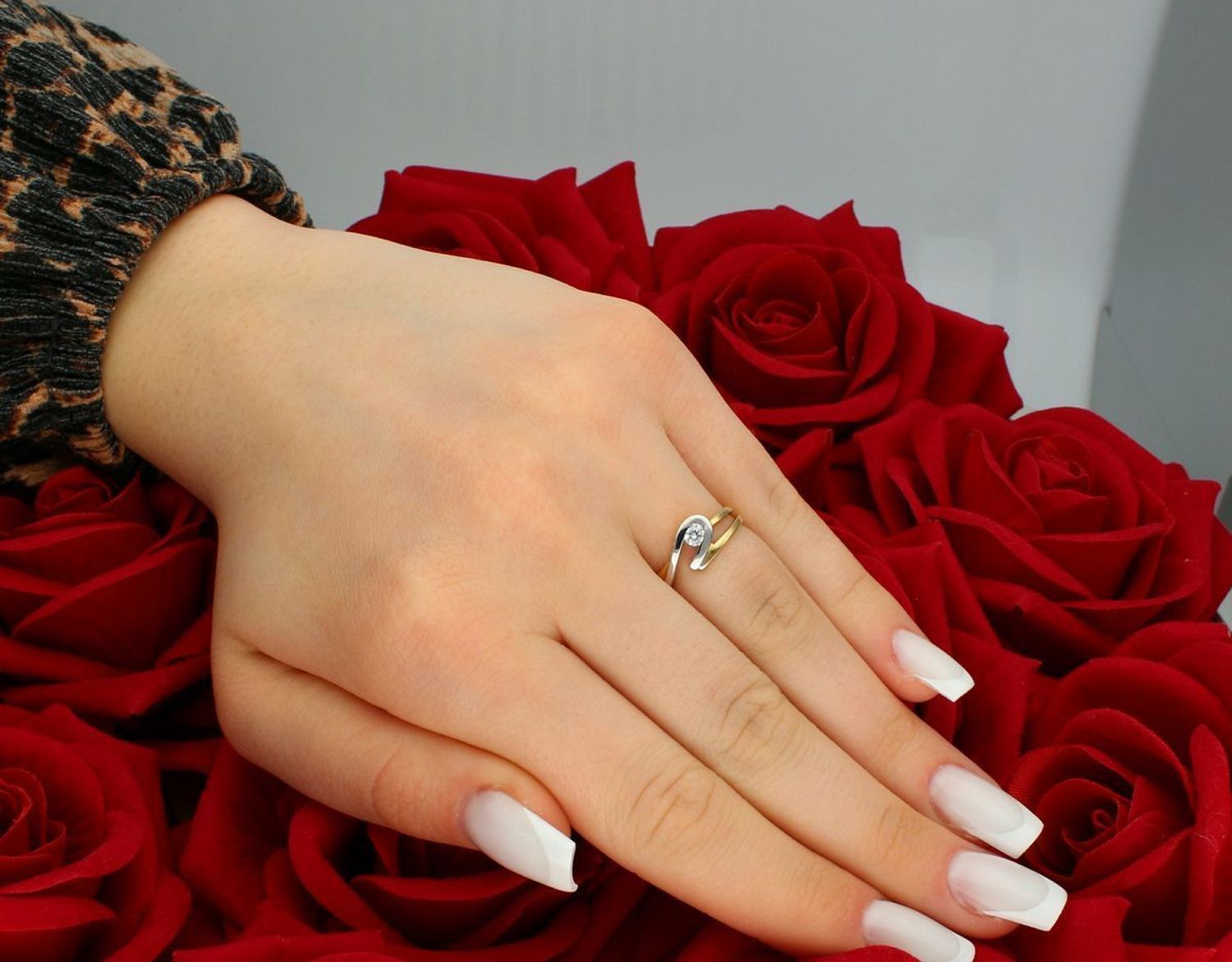 Złoty pierścionek o nowoczesnym wyglądzie z cyrkonią próba 585 rozmiar 11, DIA-PRS-5831-585. Złoty pierścionek o nowoczesnym wyglądzie z cyrkonią i dodatkiem białego złota ✨Stylowy 1.jpg