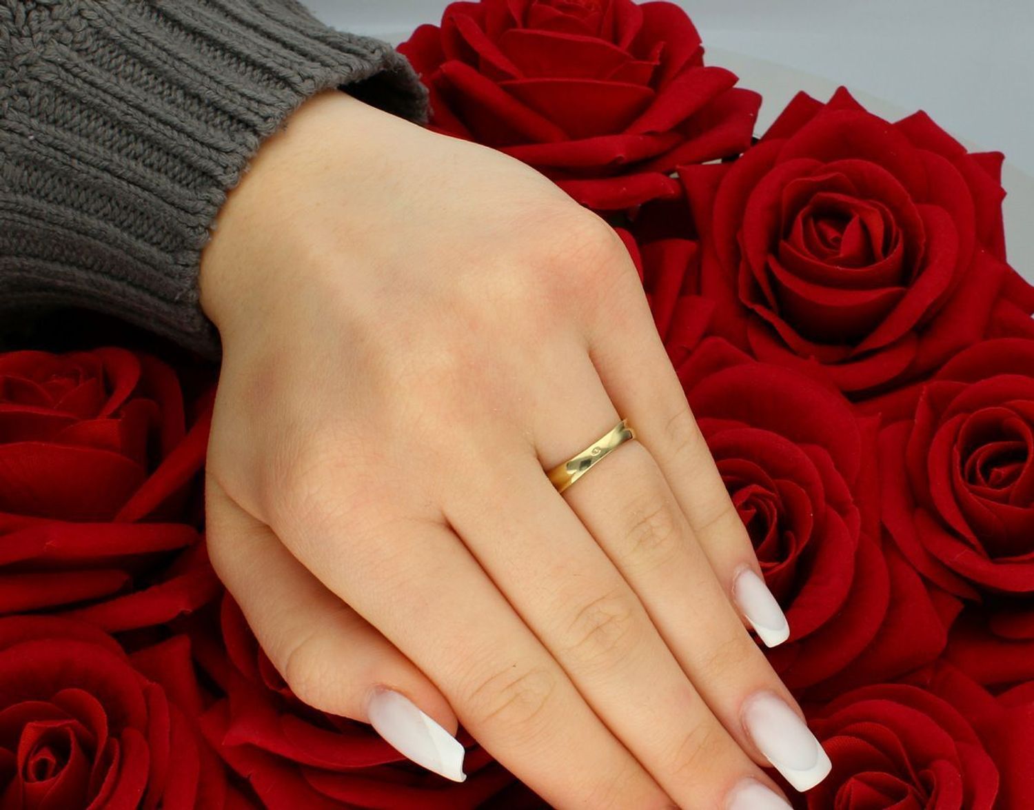 Pierścionek damski złoty próba 585, rozmiar 11 zdobiony cyrkoniami DIA-PRS-5837-585 Nasz sklep internetowy ze srebrną i złotą biżuterią Diament jest autoryzowanym dystrybutorem marki. 1.jpg