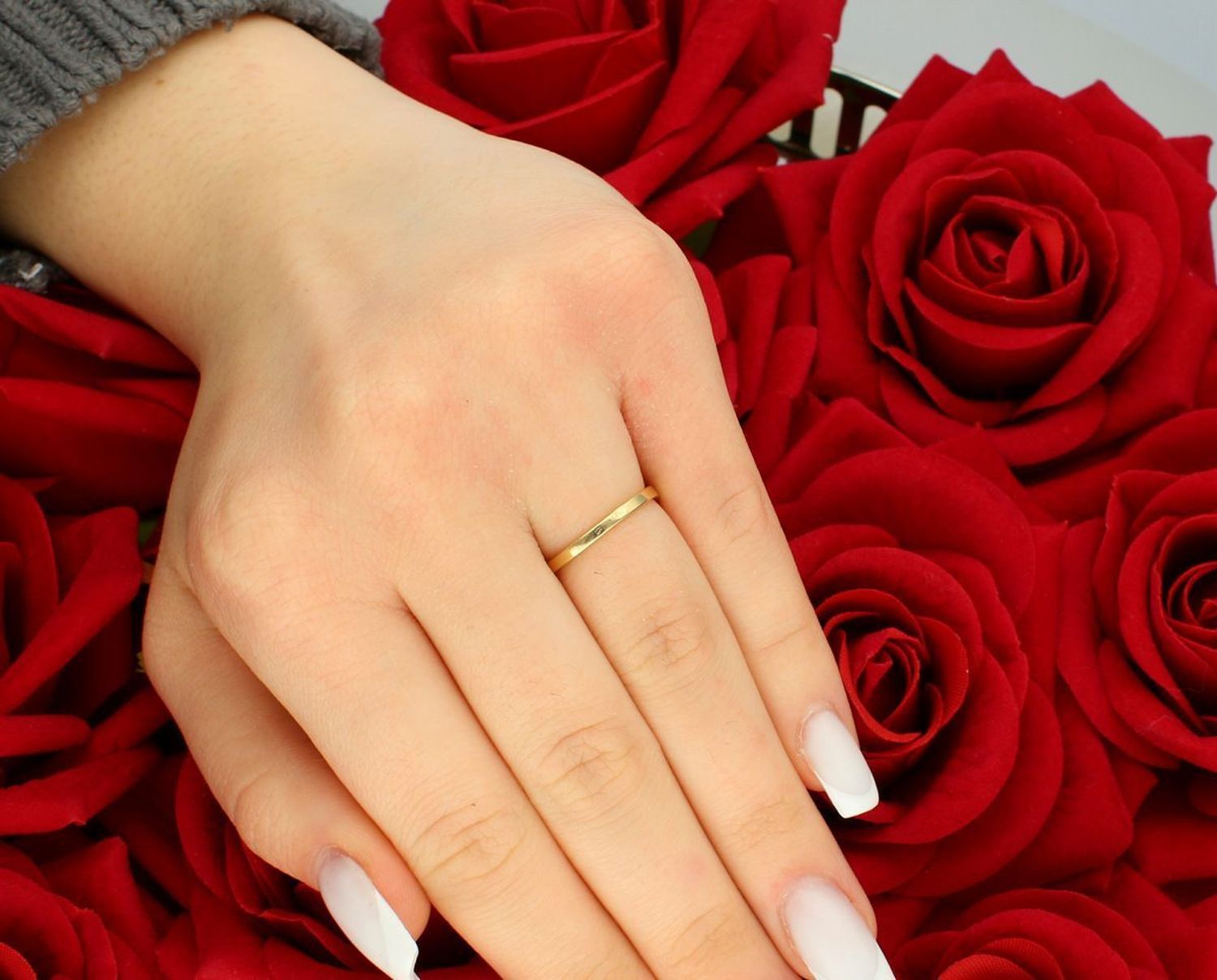 Pierścionek damski złoty próba 585, koszyczek w cyrkonie rozmiar 11 DIA-PRS-5840-585 Ten złoty pierścionek wykonany jest z złota próby 585, a jego element ozdobny w kształcie koszyczka 1.jpg