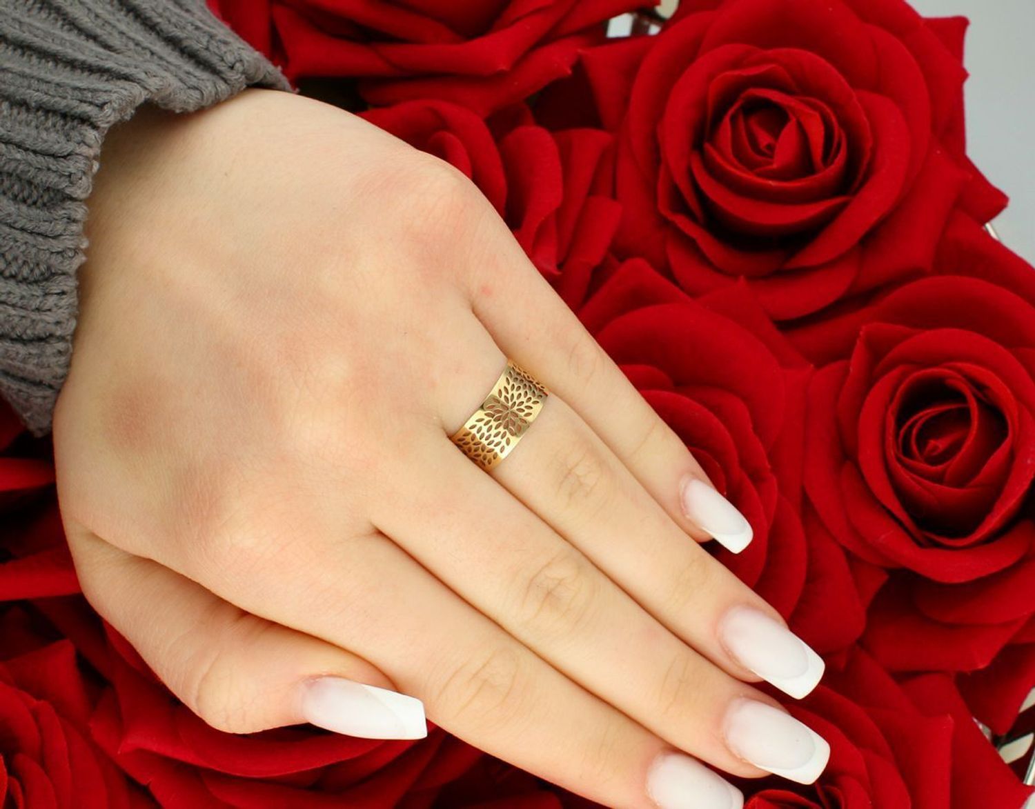 Pierścionek złoty próba 585 ażurowy rozmiar 12, DIA-PRS-5844-585 Ten złoty pierścionek ażurowy to doskonała propozycja dla kobiet ceniących subtelność i elegancję.1.jpg