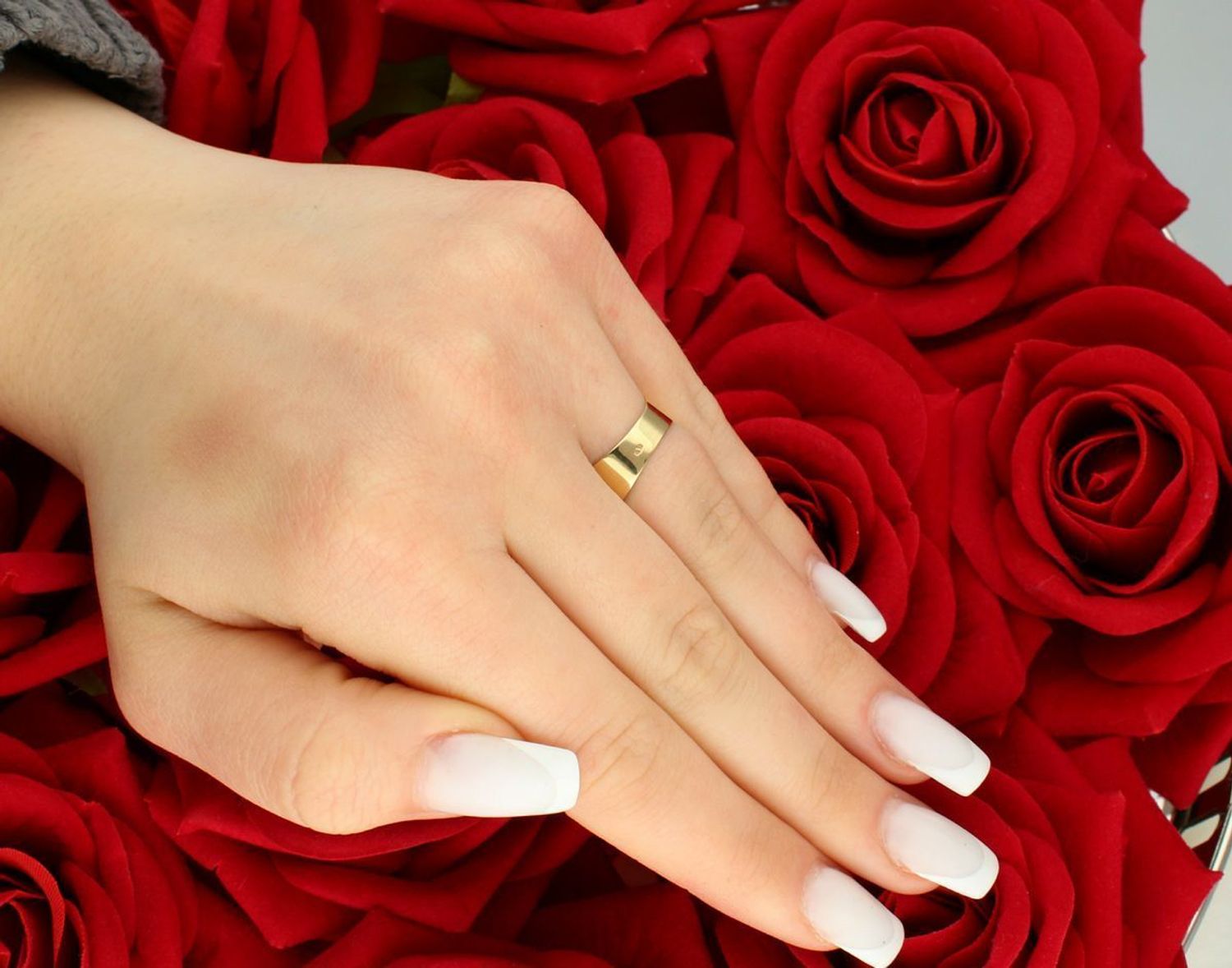 Pierścionek złoty próba 585 ażurowy rozmiar 12, DIA-PRS-5844-585 Ten złoty pierścionek ażurowy to doskonała propozycja dla kobiet ceniących subtelność i elegancję.1.jpg