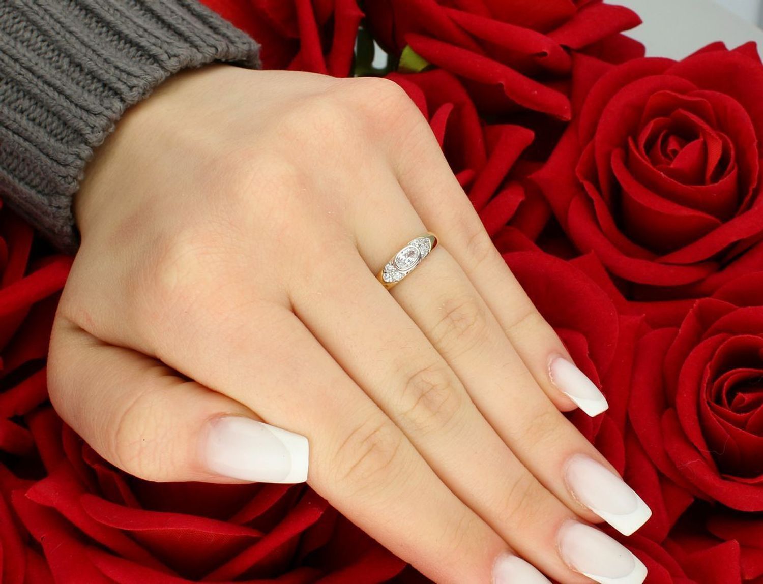 Pierścionek damski złoty próba 585 zdobiony cyrkoniami rozmiar 12, DIA-PRS-5846-585 Ten złoty pierścionek to połączenie delikatności i szykownej elegancji. 1.jpg