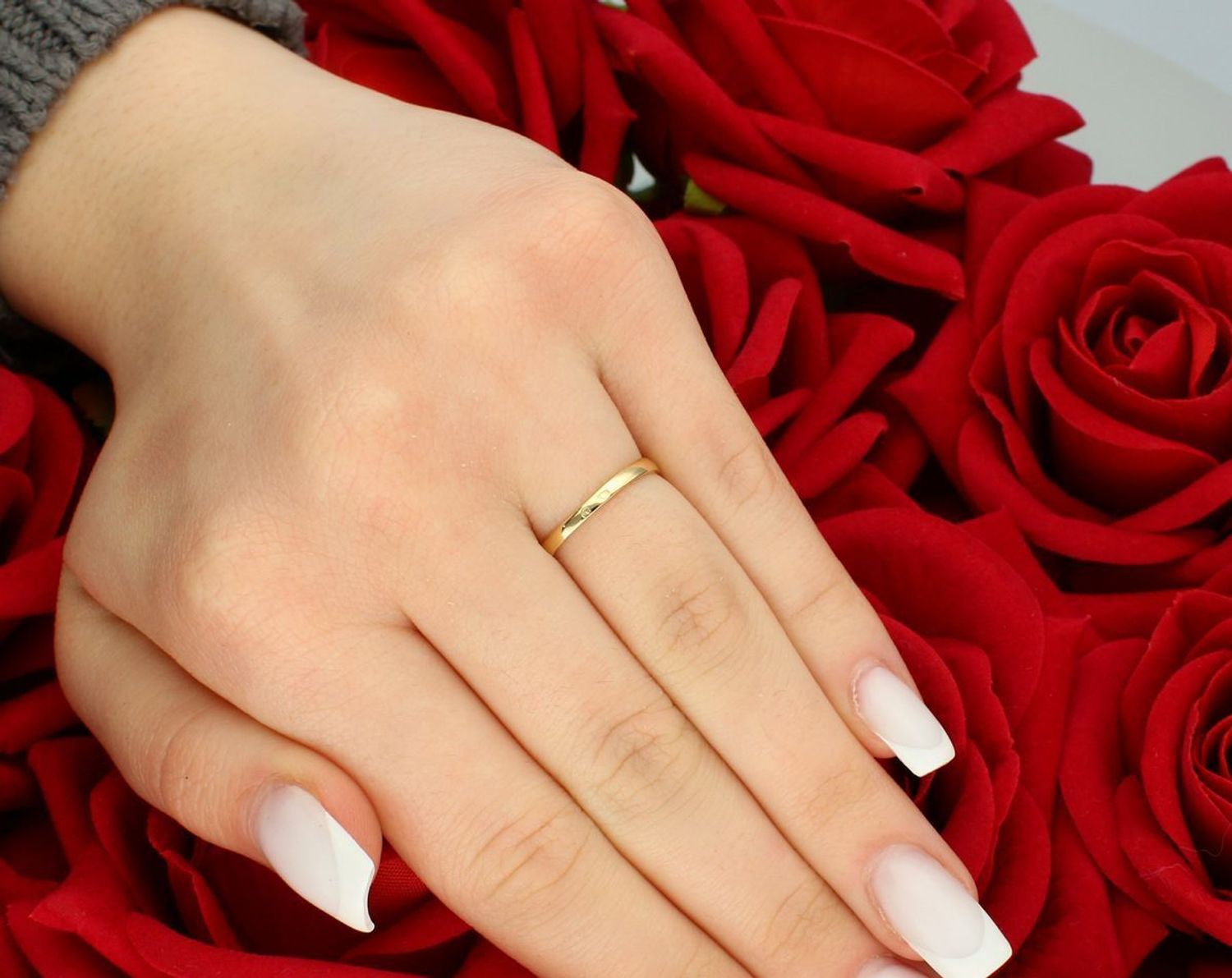 Pierścionek damski złoty próba 585 zdobiony cyrkoniami rozmiar 12, DIA-PRS-5846-585 Ten złoty pierścionek to połączenie delikatności i szykownej elegancji. 1.jpg