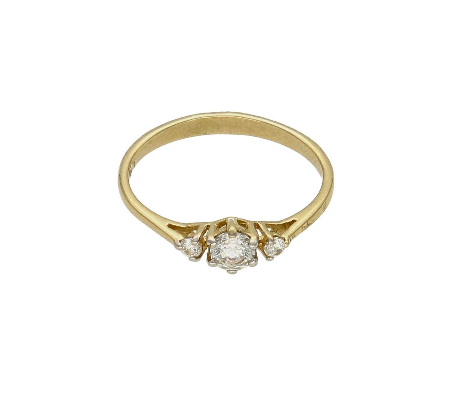 Złoty pierścionek 585 z cyrkoniami zaręczynowy DIA-PRS-6031-585. Złoty pierścionek 585 z wystającą cyrkonią zaręczynowy. Złoty pierścionek prosty ozdobiony wystającą cyrkonią. Piękny pierścionek wykonany z wysokiej jakości z (4).jpg