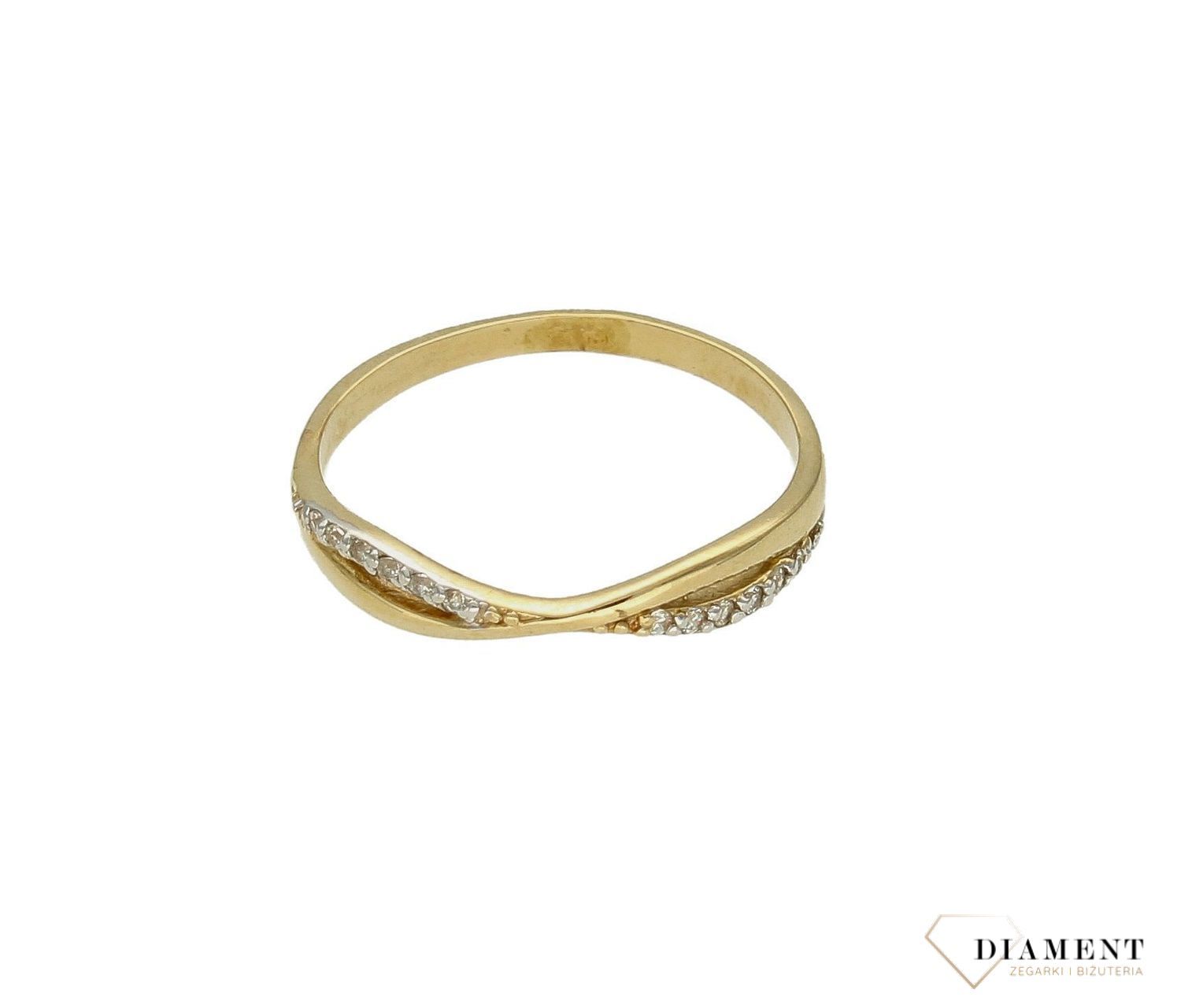 Złoty pierścionek damski 585 Delikatna obrączka DIA-PRS-6035-585. Złoty pierścionek  świetnie się sprawdzi na prezent z okazji urodzin, imienin czy rocznicy ślubu. Darmowa dostawa. Delikatny pierścionek z cyrkonią..jpg