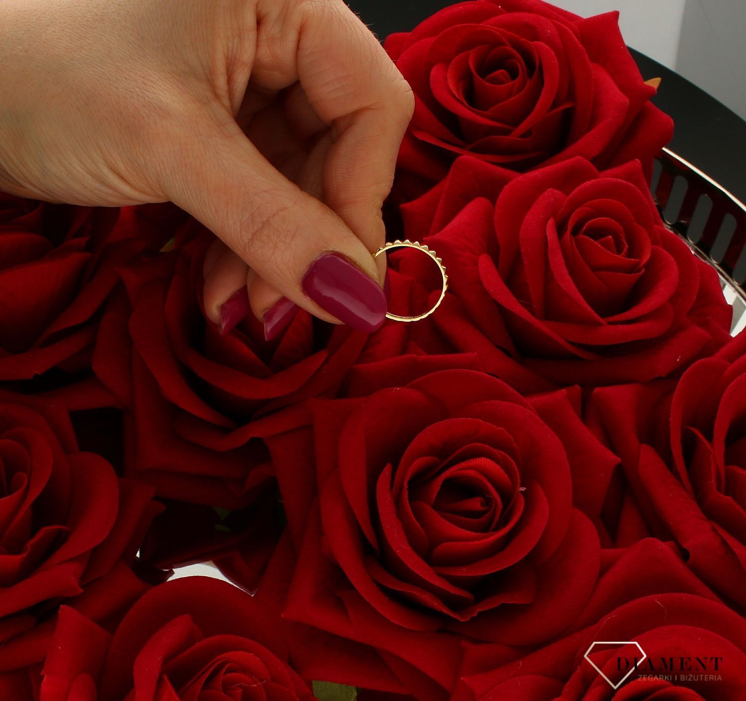 Złoty pierścionek 585 obrączka nowoczesny wzór DIA-PRS-6036-585 (3).jpg