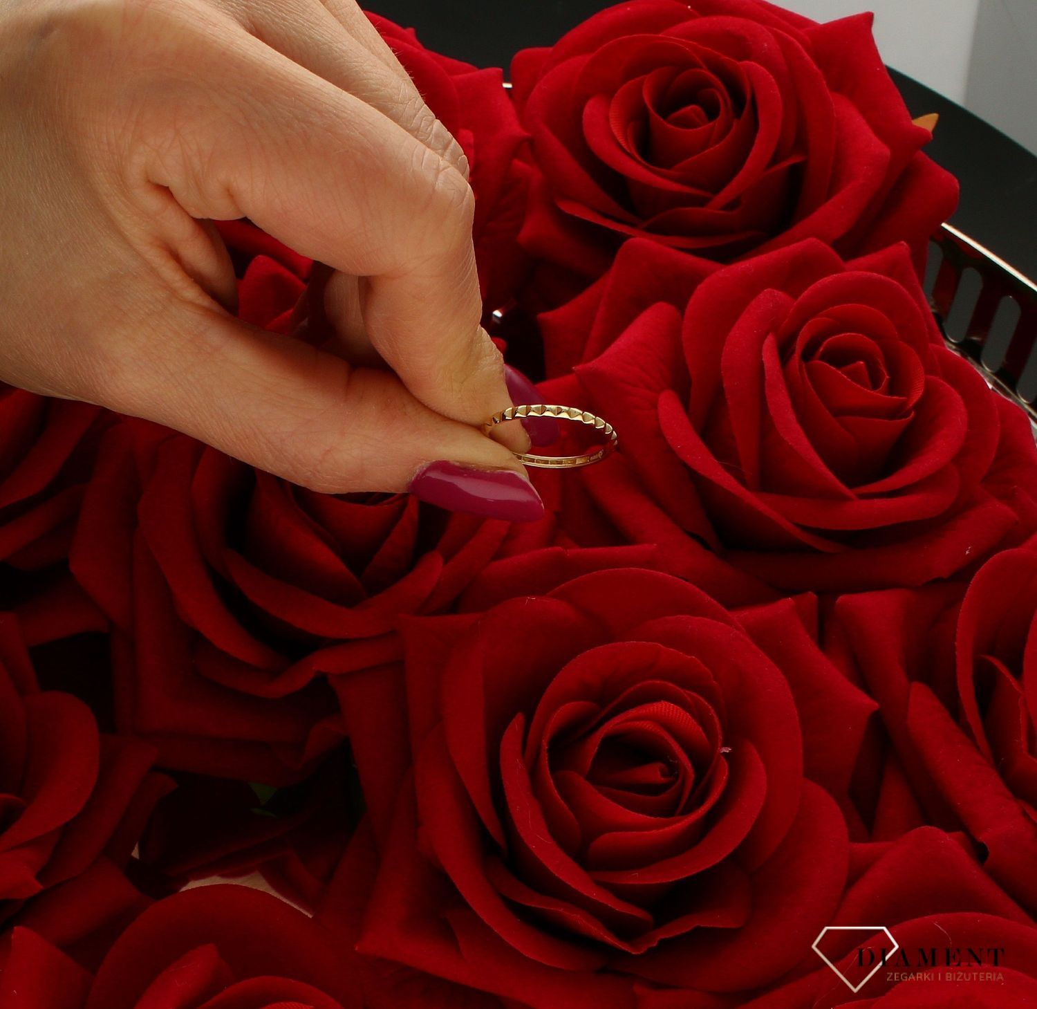 Złoty pierścionek 585 obrączka nowoczesny wzór DIA-PRS-6036-585 (3).jpg