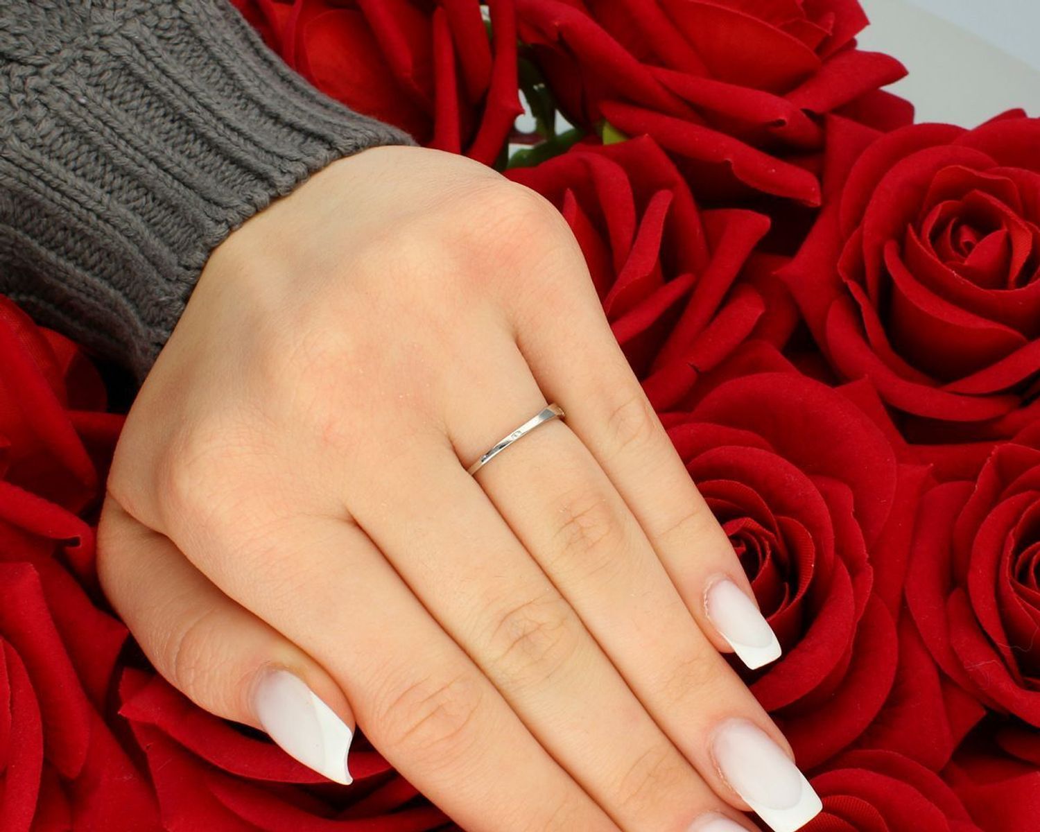 Pierścionek damski białe złoto z cyrkoniami próba 585, rozmiar 11 DIA-PRS-6039-585 Subtelność i blask w najpiękniejszym wydaniu – poznaj pierścionek damski z białego złota próby 585 1.jpg