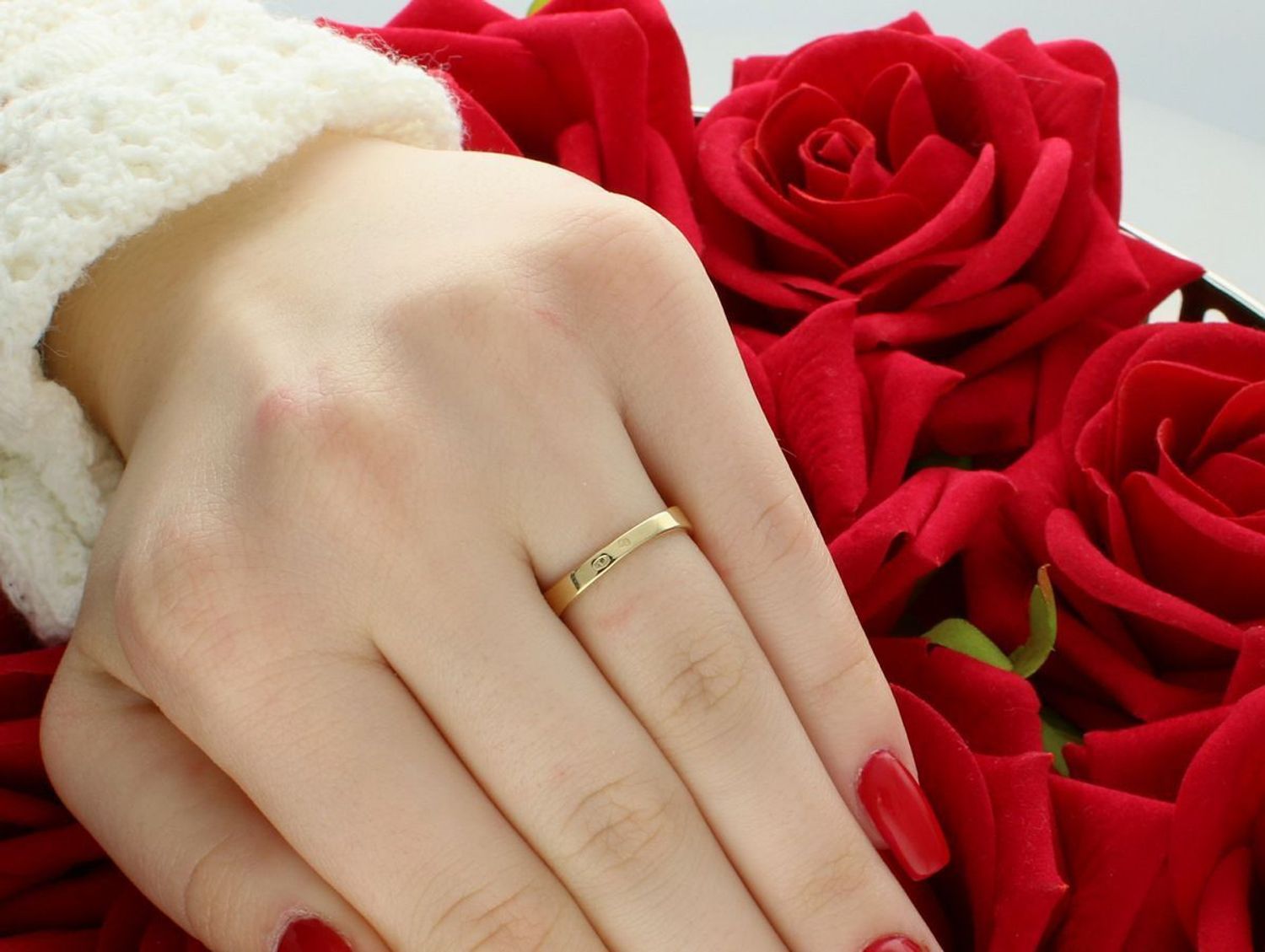 Złoty pierścionek damski 585 z cyrkoniami, model DIA-PRS-6045-585. Waga 3,95 g, rozmiar 13. Klasyczna elegancja i blask w jednym. Kup online w naszym sklepie z biżuterią!1.jpg