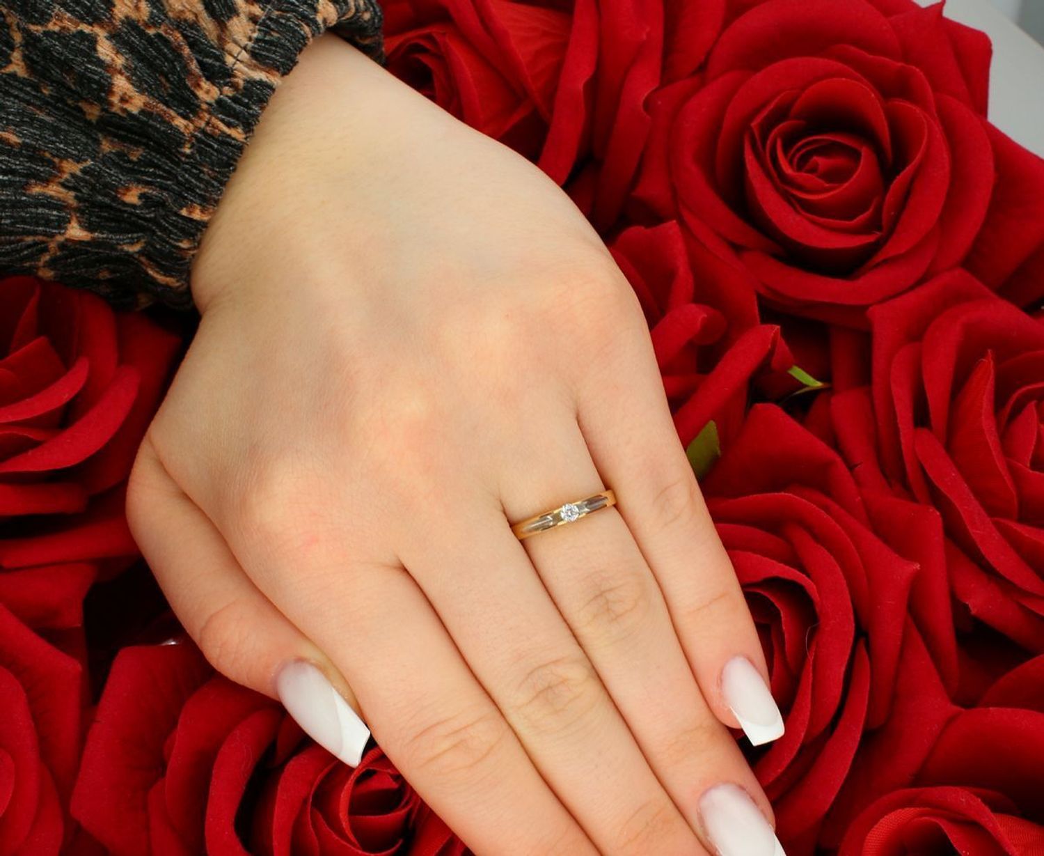 Złoty pierścionek zaręczynowy z cyrkonią próba 585 rozmiar 12, DIA-PRS-6050-585. Elegancki pierścionek zaręczynowy wykonany z żółtego złota o próbie 585, ozdobiony piękną cyrkonią i 1.jpg